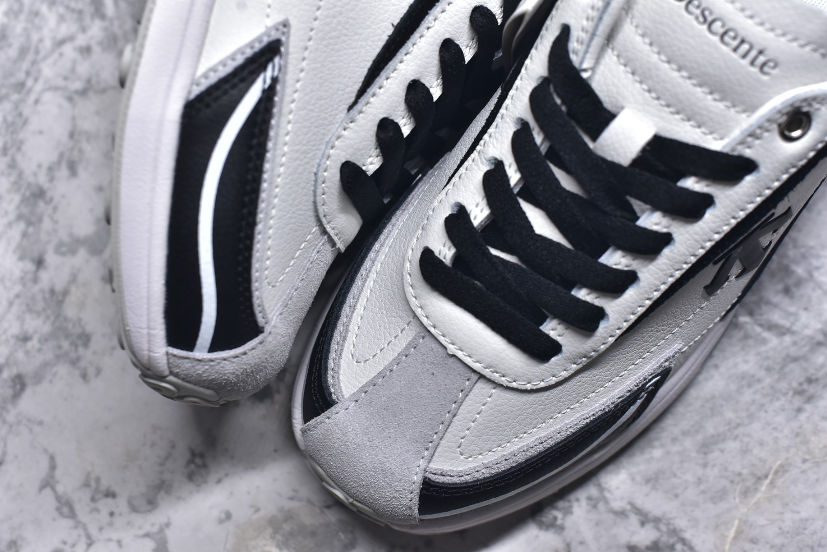 图片[8]-#DESCENTE Sport Style Chron Racer迪桑特舒适百搭防滑耐磨低帮生活休闲鞋 是一款集复古与现代于一体的低帮跑步鞋 简洁的牛皮鞋面不仅彰显出时尚的质感 还适用于多种场合的穿搭 这款鞋子的透气性能极佳 轻质弹性鞋底则提供了良好的舒适度和耐磨性 使你在行走或跑步时都能感受到脚底的柔软与支撑 尺码：36 36.5 37.5 38 38.5 39 40 40.5 41 42 42.5 43 44 44.5 45-选品中心