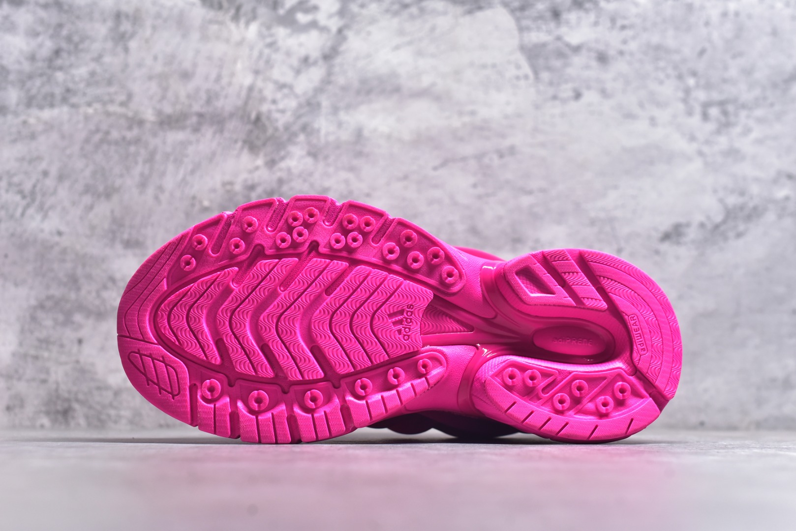 图片[6]-#Pharrell x adidas Adistar Jellyfish 低帮复古风老爹鞋 adidas Adistar Cushion与Atmos联名出的这款复古老爹鞋简直是未来科技感十足 以3D风格焕新演绎标志性三条纹 为造型添上点睛之笔 金属质感视觉效果TPU自带哑光反射 非常的细节 最大的亮点无疑是鞋屁股 大块的tpu包裹 让增高的大底不再突兀 更显腿长脚细 货号： IG6936 尺码：36 36.5 37 38 38.5 39 40 40.5 41 42 42.5 43 44 44.5 45 46 47-选品中心