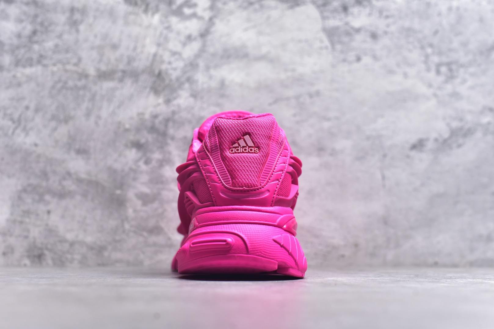 图片[5]-#Pharrell x adidas Adistar Jellyfish 低帮复古风老爹鞋 adidas Adistar Cushion与Atmos联名出的这款复古老爹鞋简直是未来科技感十足 以3D风格焕新演绎标志性三条纹 为造型添上点睛之笔 金属质感视觉效果TPU自带哑光反射 非常的细节 最大的亮点无疑是鞋屁股 大块的tpu包裹 让增高的大底不再突兀 更显腿长脚细 货号： IG6936 尺码：36 36.5 37 38 38.5 39 40 40.5 41 42 42.5 43 44 44.5 45 46 47-选品中心