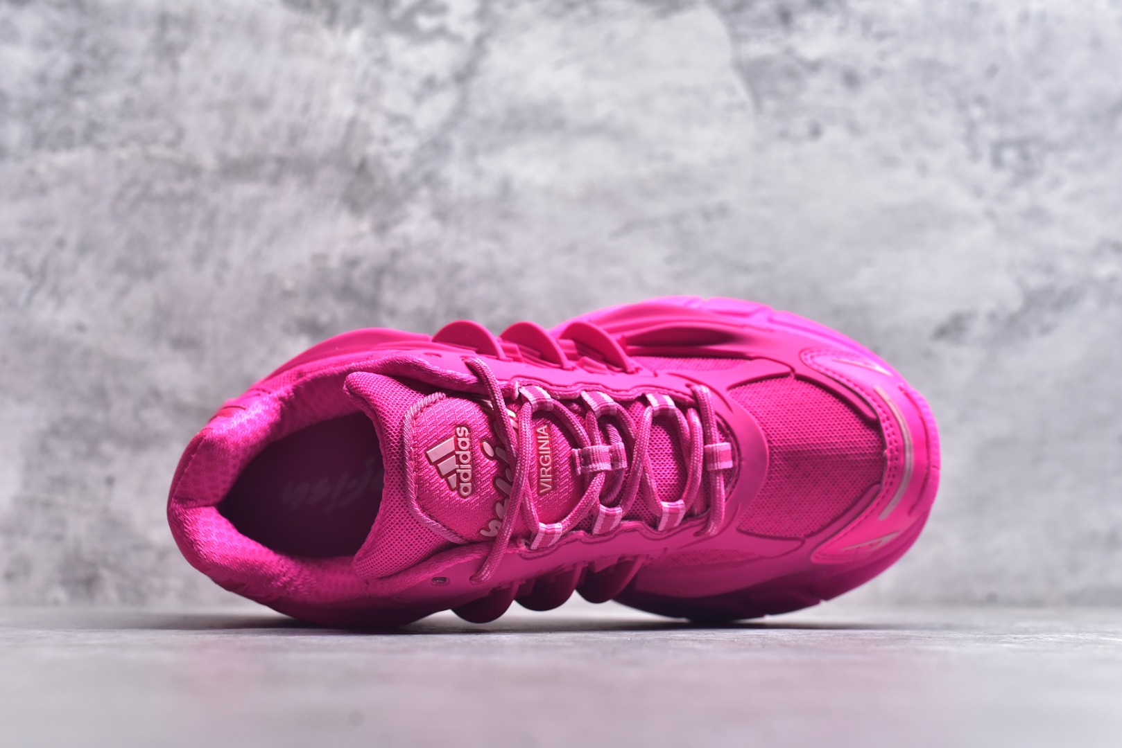 图片[4]-#Pharrell x adidas Adistar Jellyfish 低帮复古风老爹鞋 adidas Adistar Cushion与Atmos联名出的这款复古老爹鞋简直是未来科技感十足 以3D风格焕新演绎标志性三条纹 为造型添上点睛之笔 金属质感视觉效果TPU自带哑光反射 非常的细节 最大的亮点无疑是鞋屁股 大块的tpu包裹 让增高的大底不再突兀 更显腿长脚细 货号： IG6936 尺码：36 36.5 37 38 38.5 39 40 40.5 41 42 42.5 43 44 44.5 45 46 47-选品中心