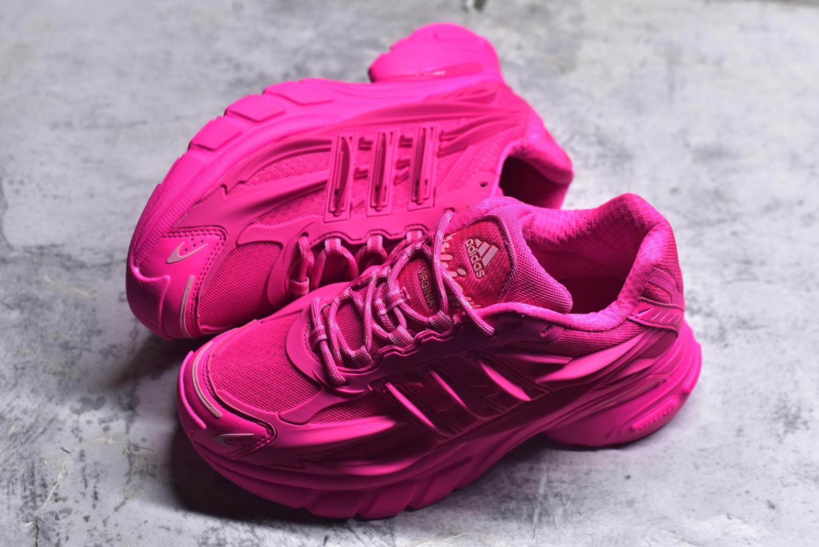 图片[7]-#Pharrell x adidas Adistar Jellyfish 低帮复古风老爹鞋 adidas Adistar Cushion与Atmos联名出的这款复古老爹鞋简直是未来科技感十足 以3D风格焕新演绎标志性三条纹 为造型添上点睛之笔 金属质感视觉效果TPU自带哑光反射 非常的细节 最大的亮点无疑是鞋屁股 大块的tpu包裹 让增高的大底不再突兀 更显腿长脚细 货号： IG6936 尺码：36 36.5 37 38 38.5 39 40 40.5 41 42 42.5 43 44 44.5 45 46 47-选品中心