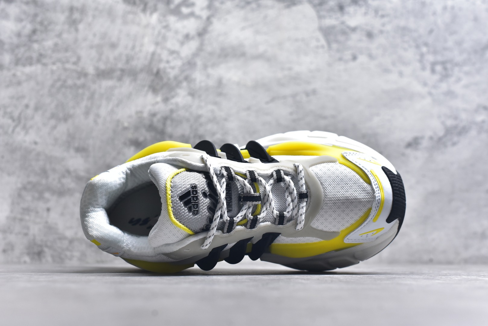 图片[4]-#Pharrell x adidas Adistar Jellyfish 低帮复古风老爹鞋 adidas Adistar Cushion与Atmos联名出的这款复古老爹鞋简直是未来科技感十足 以3D风格焕新演绎标志性三条纹 为造型添上点睛之笔 金属质感视觉效果TPU自带哑光反射 非常的细节 最大的亮点无疑是鞋屁股 大块的tpu包裹 让增高的大底不再突兀 更显腿长脚细 货号： JP9267 尺码：36 36.5 37 38 38.5 39 40 40.5 41 42 42.5 43 44 44.5 45 46 47-选品中心