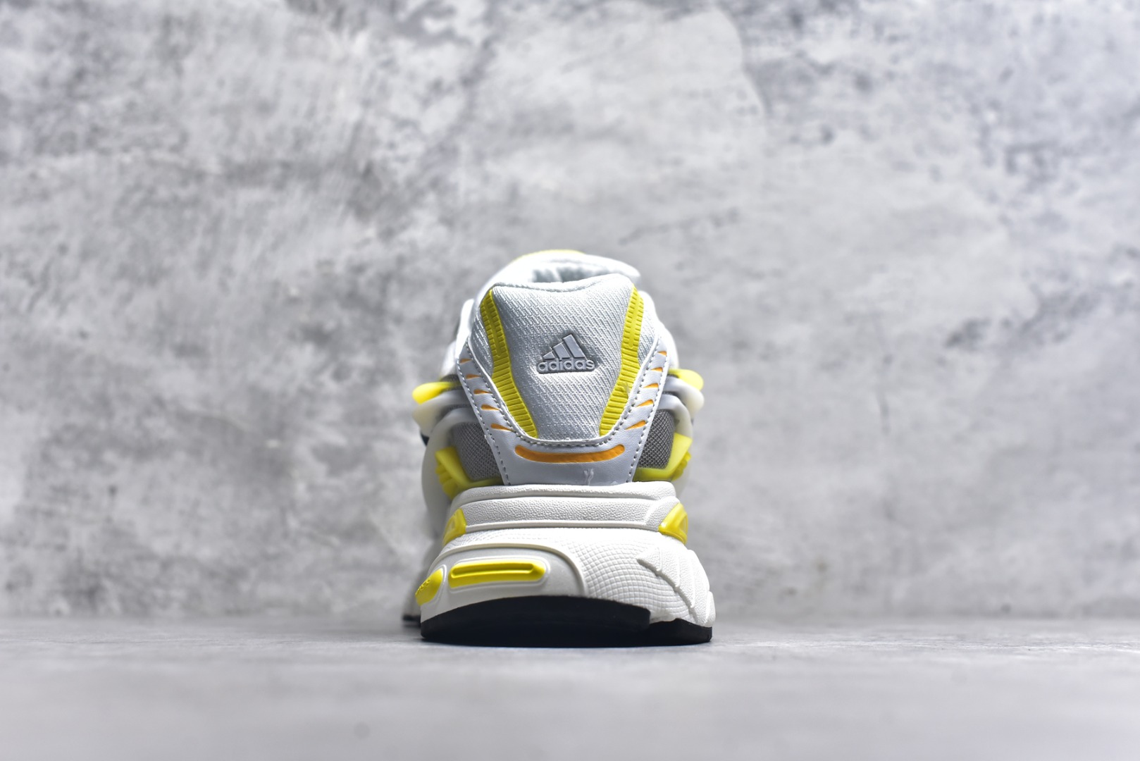 图片[5]-#Pharrell x adidas Adistar Jellyfish 低帮复古风老爹鞋 adidas Adistar Cushion与Atmos联名出的这款复古老爹鞋简直是未来科技感十足 以3D风格焕新演绎标志性三条纹 为造型添上点睛之笔 金属质感视觉效果TPU自带哑光反射 非常的细节 最大的亮点无疑是鞋屁股 大块的tpu包裹 让增高的大底不再突兀 更显腿长脚细 货号： JP9267 尺码：36 36.5 37 38 38.5 39 40 40.5 41 42 42.5 43 44 44.5 45 46 47-选品中心