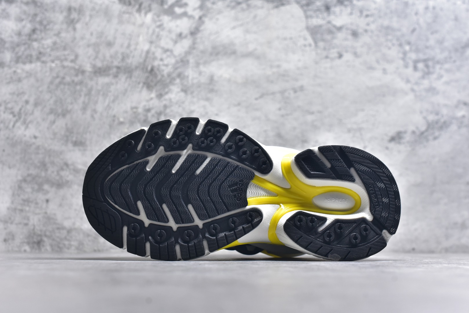 图片[6]-#Pharrell x adidas Adistar Jellyfish 低帮复古风老爹鞋 adidas Adistar Cushion与Atmos联名出的这款复古老爹鞋简直是未来科技感十足 以3D风格焕新演绎标志性三条纹 为造型添上点睛之笔 金属质感视觉效果TPU自带哑光反射 非常的细节 最大的亮点无疑是鞋屁股 大块的tpu包裹 让增高的大底不再突兀 更显腿长脚细 货号： JP9267 尺码：36 36.5 37 38 38.5 39 40 40.5 41 42 42.5 43 44 44.5 45 46 47-选品中心