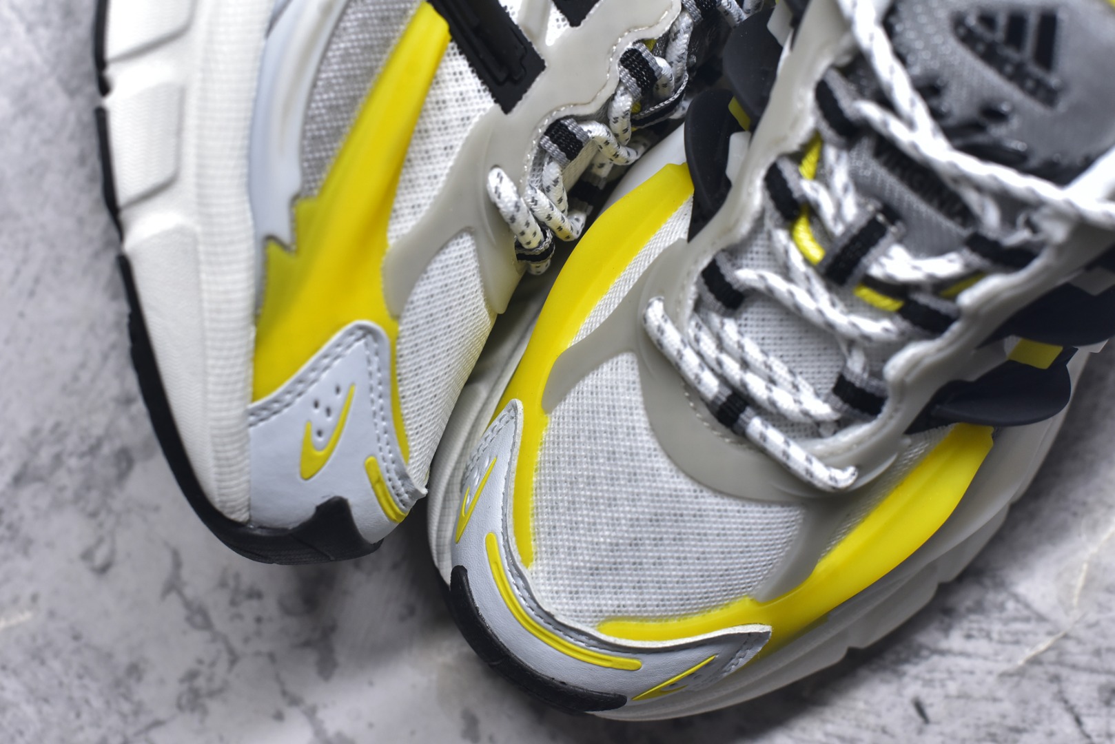 图片[8]-#Pharrell x adidas Adistar Jellyfish 低帮复古风老爹鞋 adidas Adistar Cushion与Atmos联名出的这款复古老爹鞋简直是未来科技感十足 以3D风格焕新演绎标志性三条纹 为造型添上点睛之笔 金属质感视觉效果TPU自带哑光反射 非常的细节 最大的亮点无疑是鞋屁股 大块的tpu包裹 让增高的大底不再突兀 更显腿长脚细 货号： JP9267 尺码：36 36.5 37 38 38.5 39 40 40.5 41 42 42.5 43 44 44.5 45 46 47-选品中心