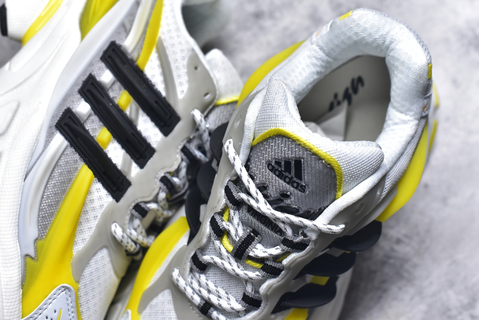图片[9]-#Pharrell x adidas Adistar Jellyfish 低帮复古风老爹鞋 adidas Adistar Cushion与Atmos联名出的这款复古老爹鞋简直是未来科技感十足 以3D风格焕新演绎标志性三条纹 为造型添上点睛之笔 金属质感视觉效果TPU自带哑光反射 非常的细节 最大的亮点无疑是鞋屁股 大块的tpu包裹 让增高的大底不再突兀 更显腿长脚细 货号： JP9267 尺码：36 36.5 37 38 38.5 39 40 40.5 41 42 42.5 43 44 44.5 45 46 47-选品中心