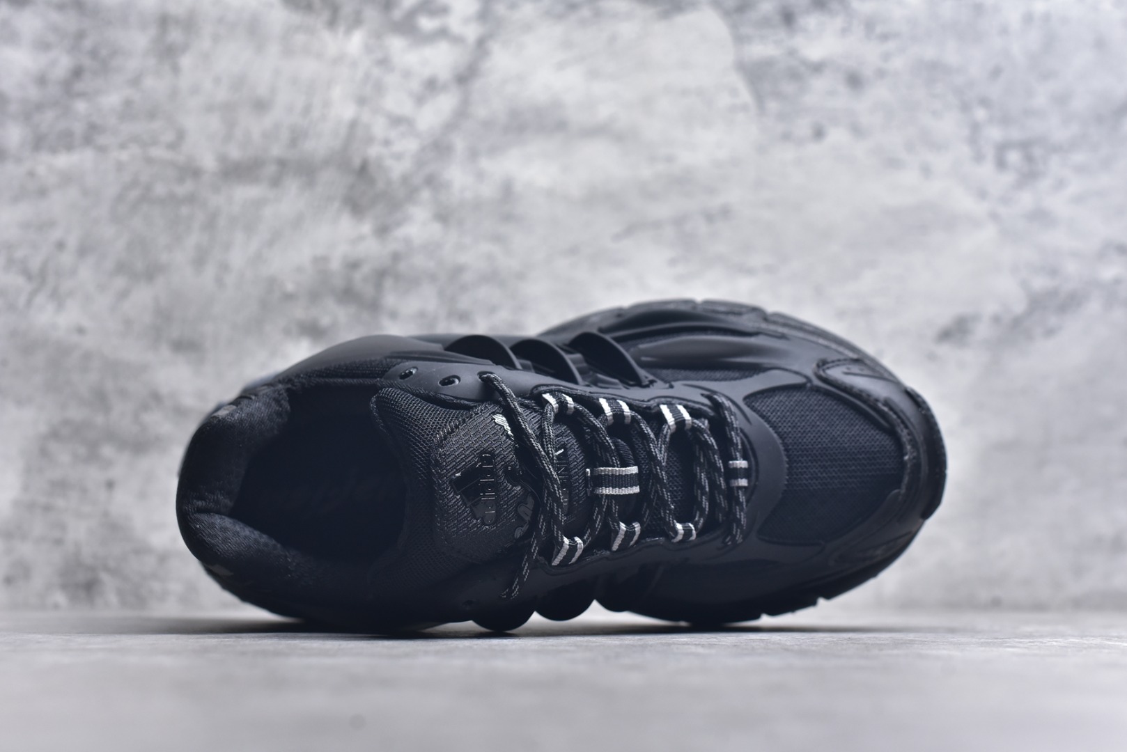 图片[4]-#Pharrell x adidas Adistar Jellyfish 低帮复古风老爹鞋 adidas Adistar Cushion与Atmos联名出的这款复古老爹鞋简直是未来科技感十足 以3D风格焕新演绎标志性三条纹 为造型添上点睛之笔 金属质感视觉效果TPU自带哑光反射 非常的细节 最大的亮点无疑是鞋屁股 大块的tpu包裹 让增高的大底不再突兀 更显腿长脚细 货号： JP9260 尺码：36 36.5 37 38 38.5 39 40 40.5 41 42 42.5 43 44 44.5 45 46 47-选品中心