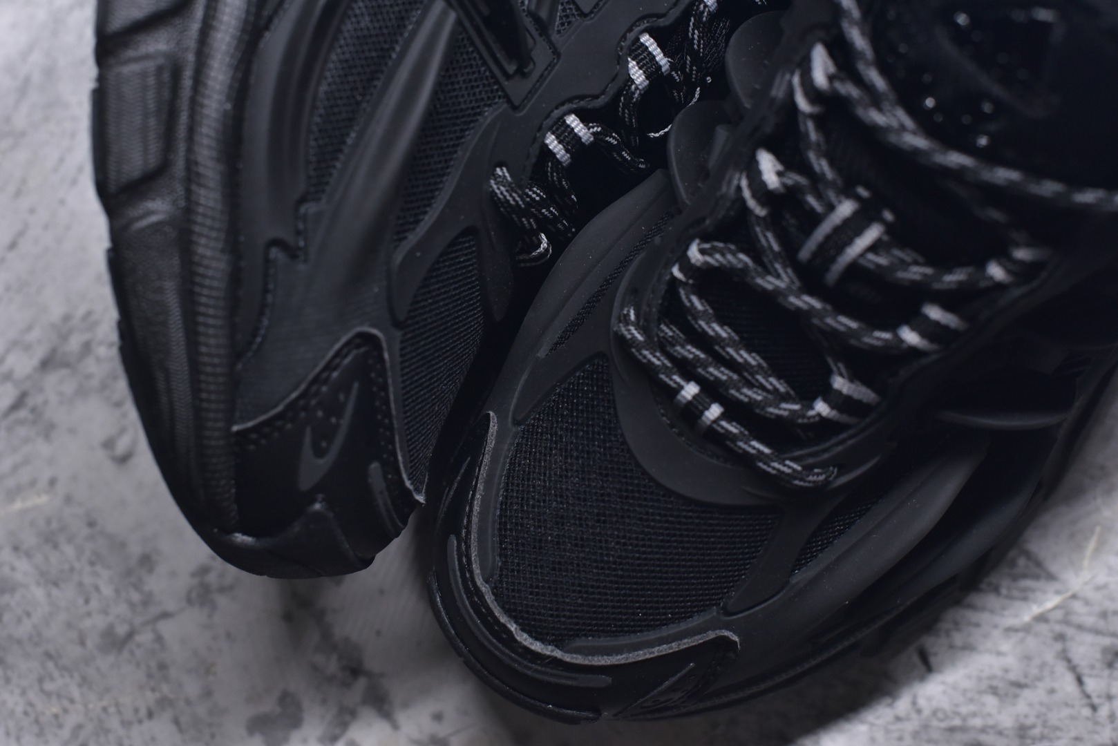 图片[8]-#Pharrell x adidas Adistar Jellyfish 低帮复古风老爹鞋 adidas Adistar Cushion与Atmos联名出的这款复古老爹鞋简直是未来科技感十足 以3D风格焕新演绎标志性三条纹 为造型添上点睛之笔 金属质感视觉效果TPU自带哑光反射 非常的细节 最大的亮点无疑是鞋屁股 大块的tpu包裹 让增高的大底不再突兀 更显腿长脚细 货号： JP9260 尺码：36 36.5 37 38 38.5 39 40 40.5 41 42 42.5 43 44 44.5 45 46 47-选品中心