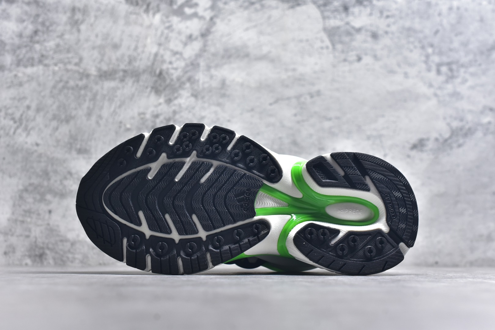 图片[6]-#Pharrell x adidas Adistar Jellyfish 低帮复古风老爹鞋 adidas Adistar Cushion与Atmos联名出的这款复古老爹鞋简直是未来科技感十足 以3D风格焕新演绎标志性三条纹 为造型添上点睛之笔 金属质感视觉效果TPU自带哑光反射 非常的细节 最大的亮点无疑是鞋屁股 大块的tpu包裹 让增高的大底不再突兀 更显腿长脚细 货号： JP9264 尺码：36 36.5 37 38 38.5 39 40 40.5 41 42 42.5 43 44 44.5 45 46 47-选品中心