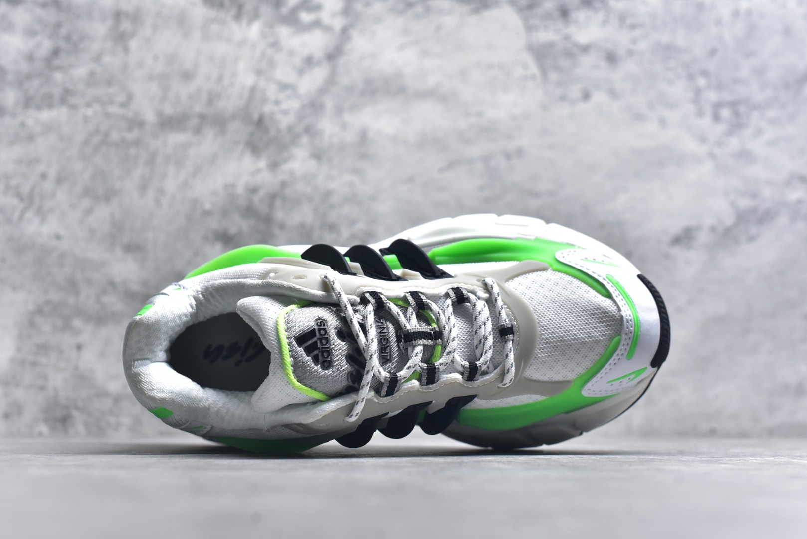 图片[4]-#Pharrell x adidas Adistar Jellyfish 低帮复古风老爹鞋 adidas Adistar Cushion与Atmos联名出的这款复古老爹鞋简直是未来科技感十足 以3D风格焕新演绎标志性三条纹 为造型添上点睛之笔 金属质感视觉效果TPU自带哑光反射 非常的细节 最大的亮点无疑是鞋屁股 大块的tpu包裹 让增高的大底不再突兀 更显腿长脚细 货号： JP9264 尺码：36 36.5 37 38 38.5 39 40 40.5 41 42 42.5 43 44 44.5 45 46 47-选品中心