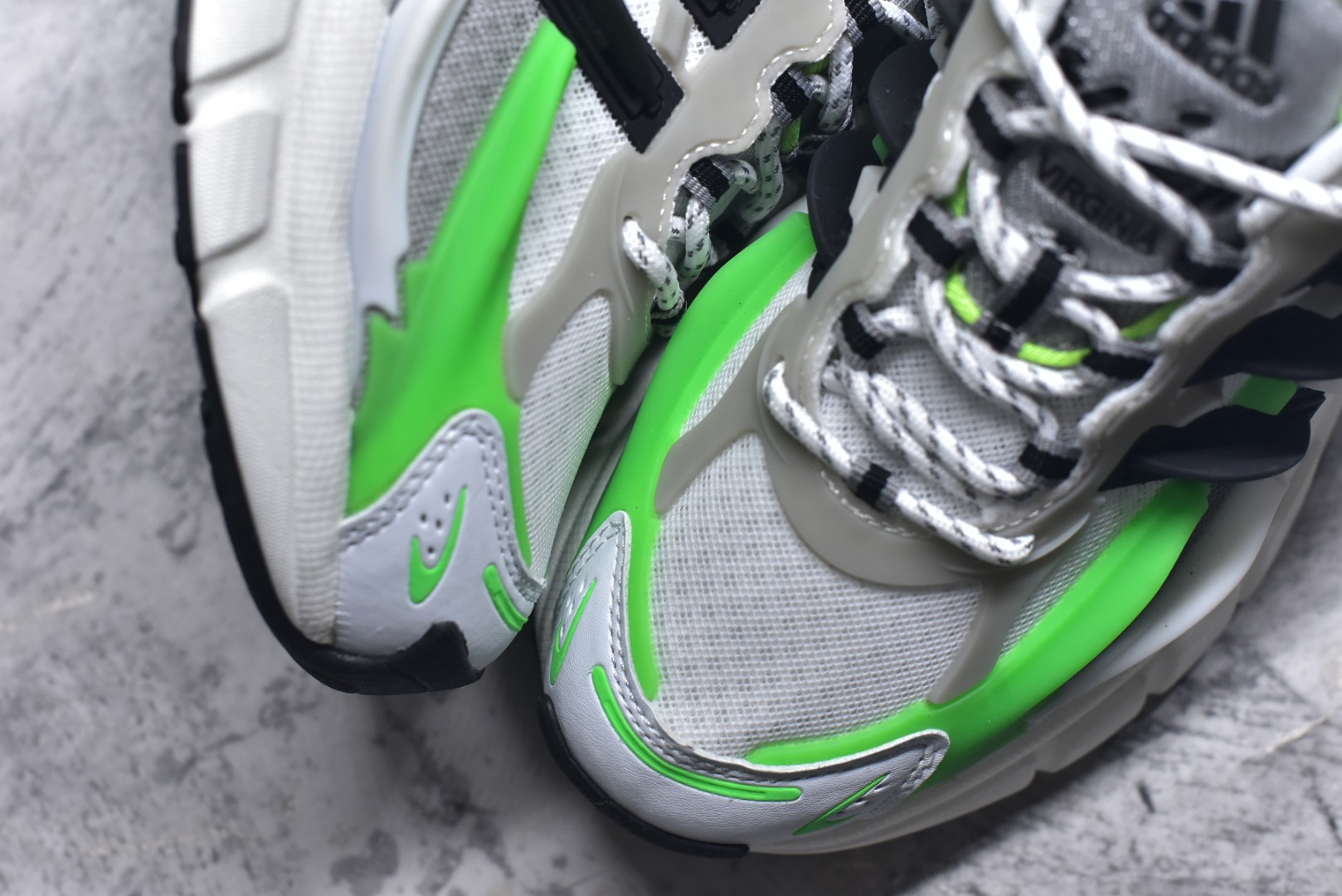 图片[8]-#Pharrell x adidas Adistar Jellyfish 低帮复古风老爹鞋 adidas Adistar Cushion与Atmos联名出的这款复古老爹鞋简直是未来科技感十足 以3D风格焕新演绎标志性三条纹 为造型添上点睛之笔 金属质感视觉效果TPU自带哑光反射 非常的细节 最大的亮点无疑是鞋屁股 大块的tpu包裹 让增高的大底不再突兀 更显腿长脚细 货号： JP9264 尺码：36 36.5 37 38 38.5 39 40 40.5 41 42 42.5 43 44 44.5 45 46 47-选品中心