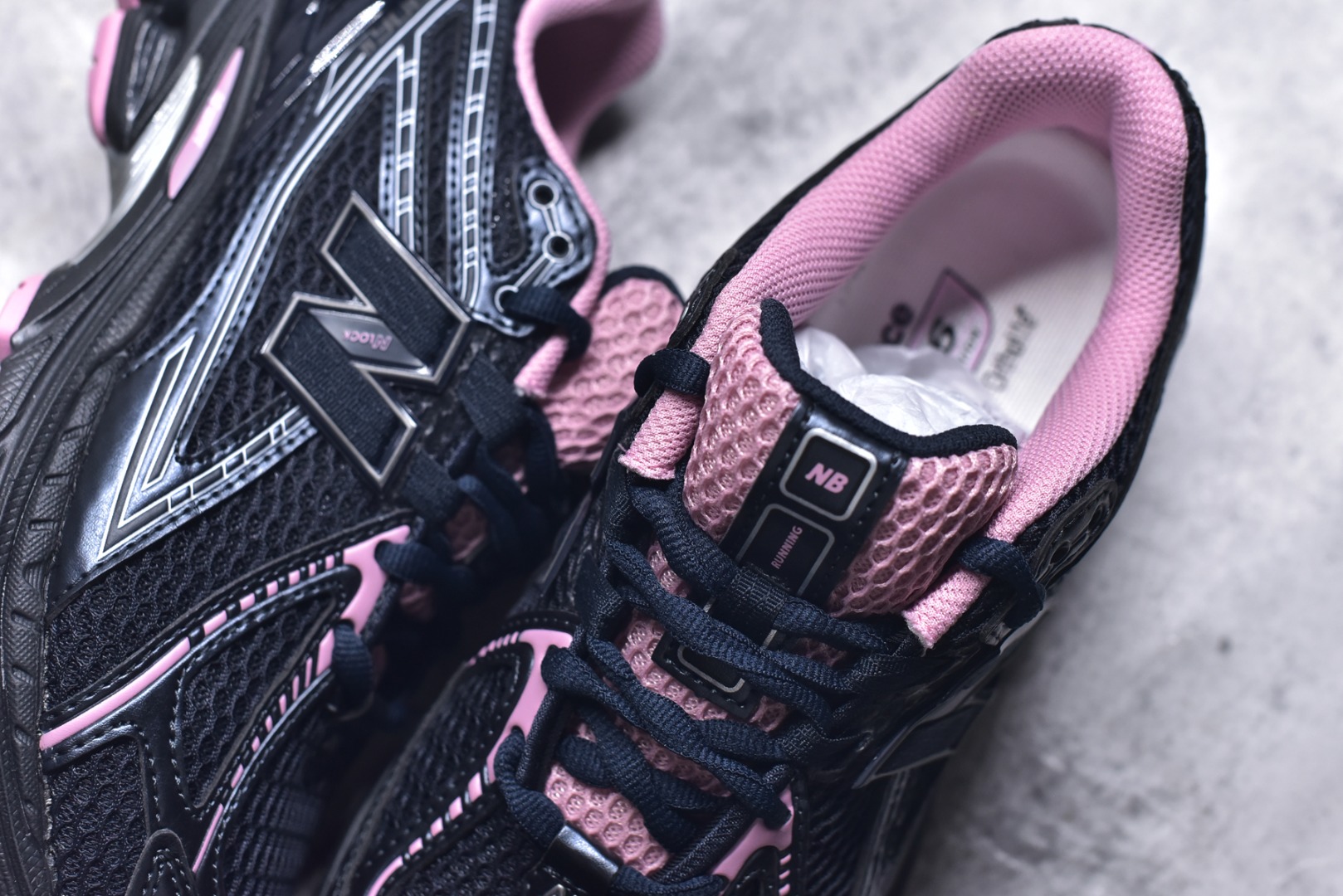 图片[9]-#New Balance 1906系列复古老爹风休闲运动慢跑鞋 U1906RCU #采用轻质牛剖革拼接透气网眼衬垫织物鞋面材质 T-Beam大底提供足步弓支撑，保持步态稳定 后跟搭载外露缓震胶 尺码：36 37 37.5 38 38.5 39.5 40 9.D4-选品中心