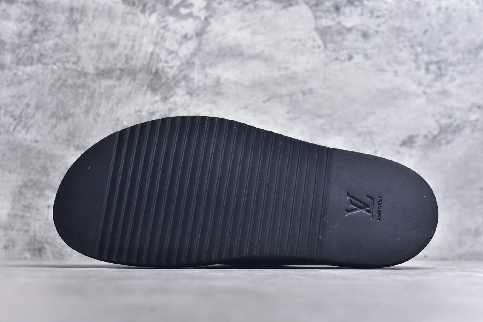 图片[6]-#Louis Vuitton Easy 皮革拼接 博肯半包头拖鞋凉鞋 全网首发 原版开发 纳米级复刻 独家私模大底 内里采用全粒面头层牛皮 原厂进口特A 9级真正1：1老花鞋面（9级为最顶面料） 印花对点对位 定制电镀五金辅料 整体还原度95%以上 尺码：38 39 40 41 42 43 44 45 46-选品中心