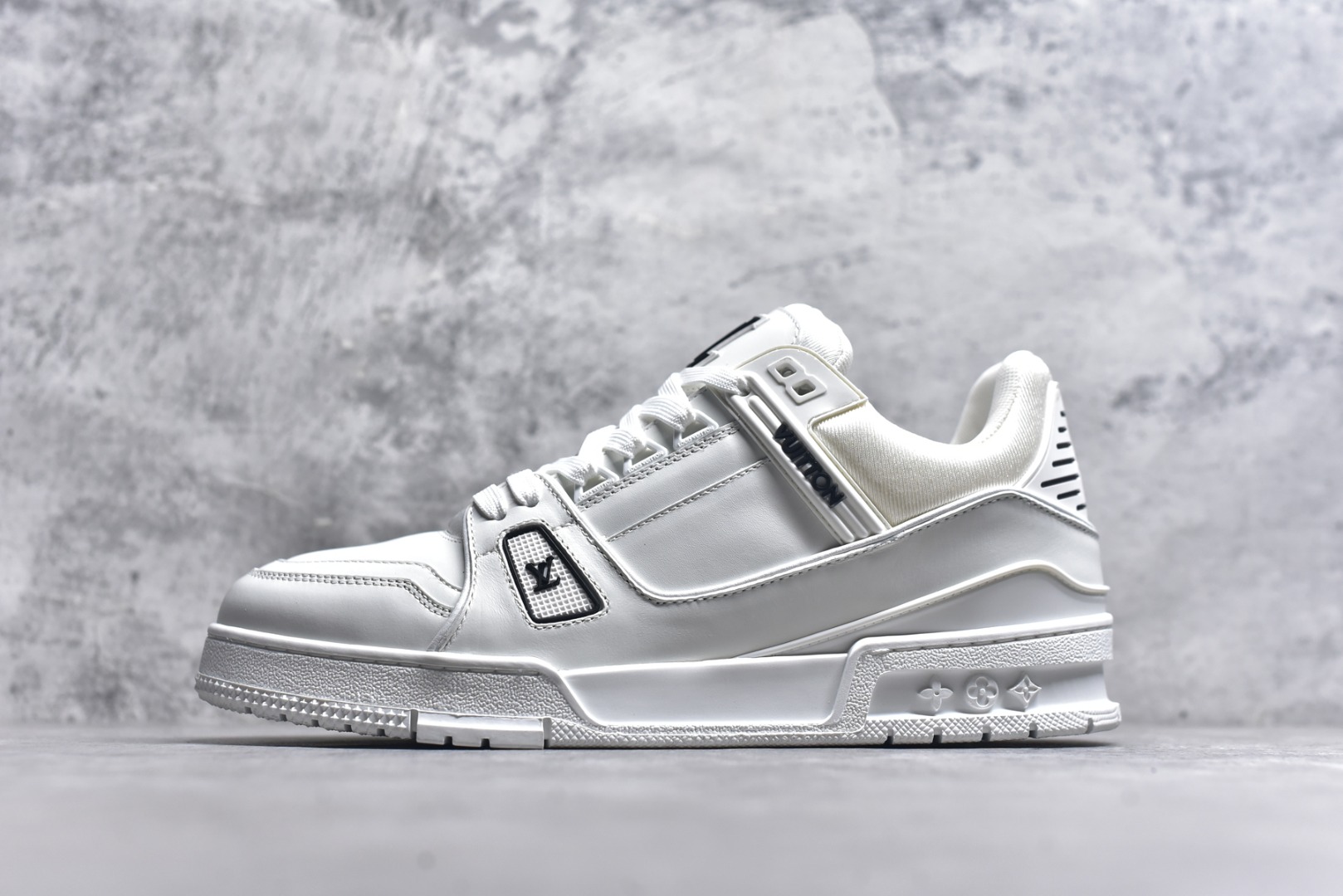 #X1 东莞纯原 210个配色 市售顶级版本💯 驴家 LV x NiGo 联名 Trainer 原版完美楦型 东莞大厂出产 品控胜过市面百分之95 原版正确TPU大底 标准原版大底克重152k 独家底磨 实物到手质感重量完全区别与市面版本。 开发费5w+ 质感媲美原版 密集度超高 区别于同行色泽质感 意大利进口头层一刀切小牛皮 皮料厚实度韧性高于市面 原版垫脚聚米微料加透气英伦网布 都是按正品一比一打造开发 不偷半点料 不掺半点假 细节原版一致 可对比 全包套原版包装配件 目前市面一梯队级别 ⚠市场太杂请注意混卖版本 可区别材料 版型 质感 包装配件 一切肉眼可见的细节。 尺码男款 39 40 41 42 43 44 45 46-选品中心