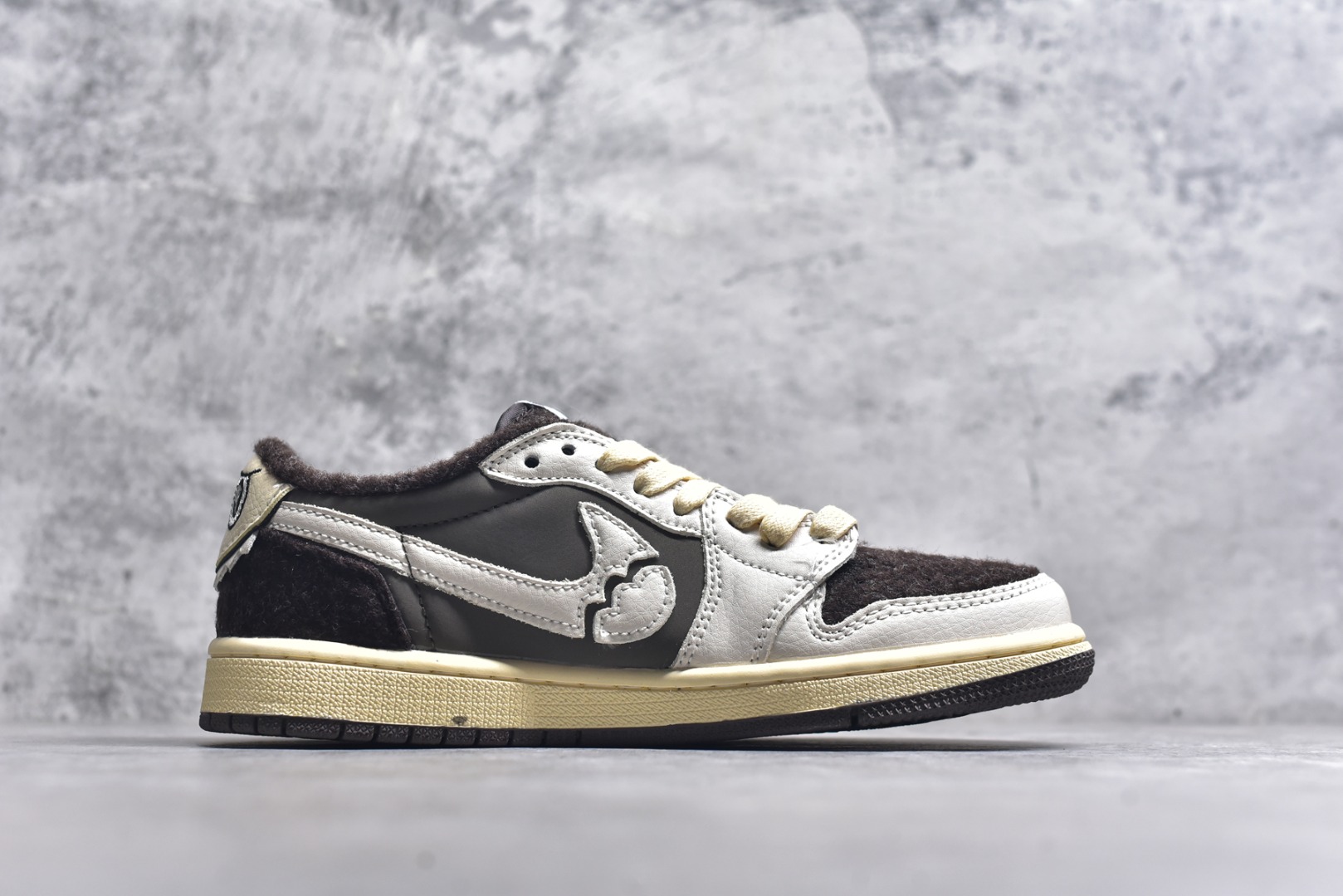 图片[3]-#Nike Air Jordan 1 Low 定制配色 拉布布系列 定制AJ联名-高端定制 低帮复古文化板鞋 #定制鞋盒 大厂纯原品质出货 超高清洁度 皮料切割干净无任何毛边 细节完美 货号：XS2024 070 尺码：36 36.5 37.5 38 38.5 39 40 40.5 41 42 42.5 43 44 44.5 45-选品中心