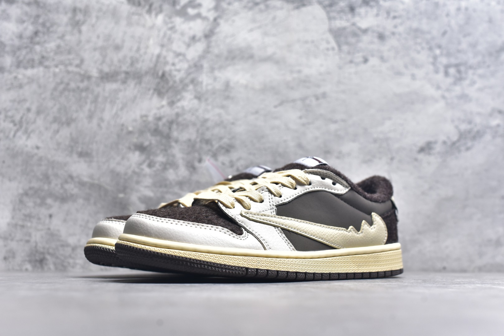 图片[2]-#Nike Air Jordan 1 Low 定制配色 拉布布系列 定制AJ联名-高端定制 低帮复古文化板鞋 #定制鞋盒 大厂纯原品质出货 超高清洁度 皮料切割干净无任何毛边 细节完美 货号：XS2024 070 尺码：36 36.5 37.5 38 38.5 39 40 40.5 41 42 42.5 43 44 44.5 45-选品中心