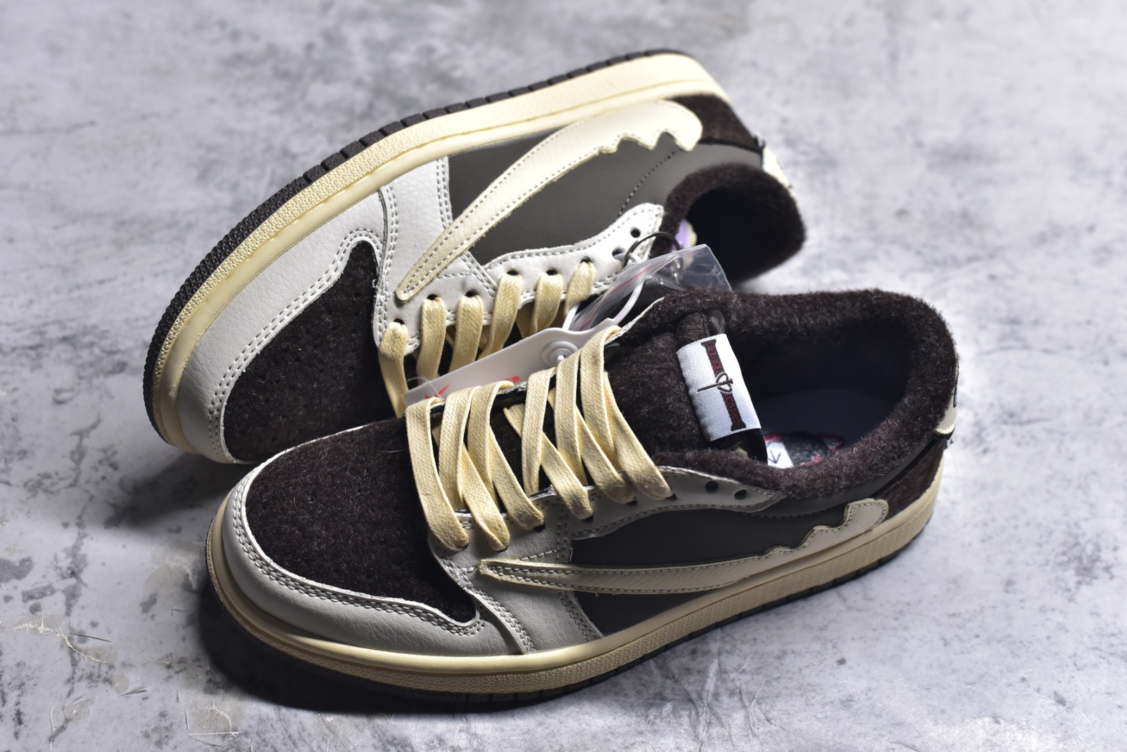 图片[7]-#Nike Air Jordan 1 Low 定制配色 拉布布系列 定制AJ联名-高端定制 低帮复古文化板鞋 #定制鞋盒 大厂纯原品质出货 超高清洁度 皮料切割干净无任何毛边 细节完美 货号：XS2024 070 尺码：36 36.5 37.5 38 38.5 39 40 40.5 41 42 42.5 43 44 44.5 45-选品中心