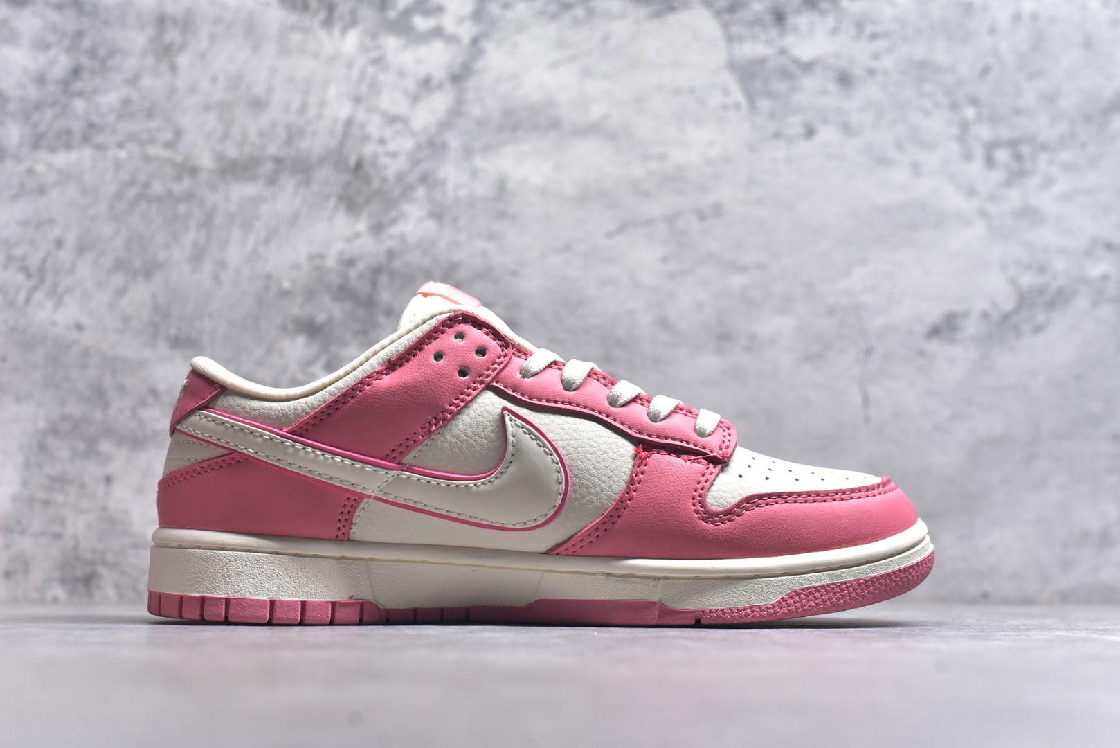 图片[3]-#Nike SB Dunk Low“ 米粉拉布布” 周年高端定制 低帮休闲板鞋 定制鞋盒 大厂纯原品质出货 超高清洁度 皮料切割干净无任何毛边 细节完美 货号：SR2025-008 尺码：36 36.5 37.5 38 38.5 39 40 40.5 41 42 42.5 43 44 44.5 45-选品中心