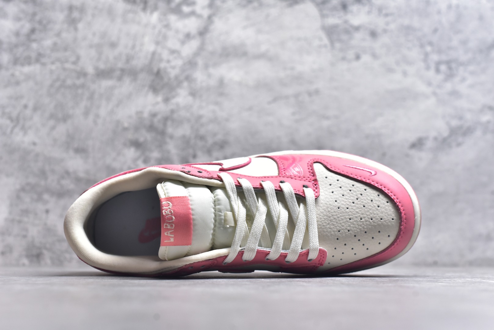 图片[4]-#Nike SB Dunk Low“ 米粉拉布布” 周年高端定制 低帮休闲板鞋 定制鞋盒 大厂纯原品质出货 超高清洁度 皮料切割干净无任何毛边 细节完美 货号：SR2025-008 尺码：36 36.5 37.5 38 38.5 39 40 40.5 41 42 42.5 43 44 44.5 45-选品中心