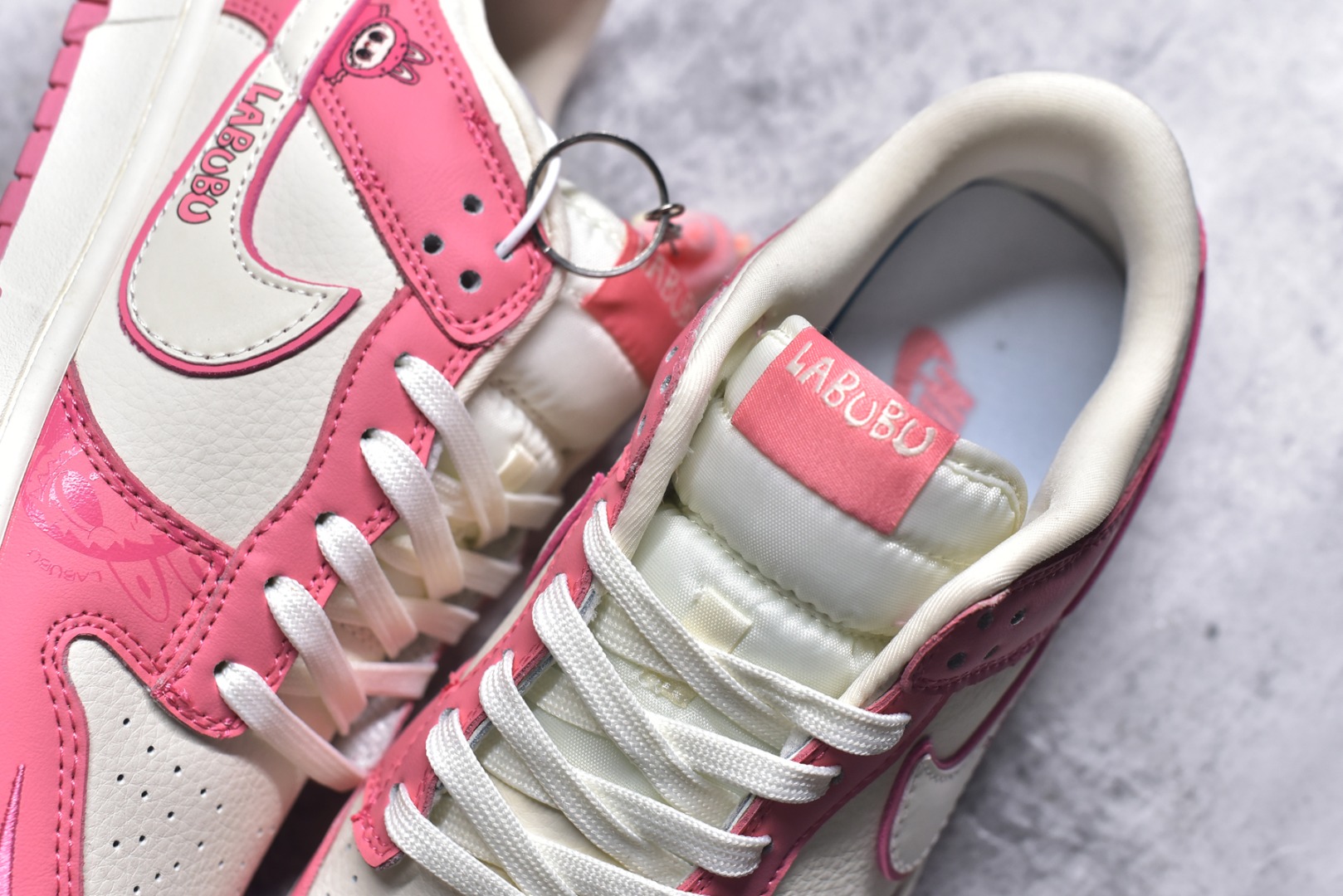 图片[9]-#Nike SB Dunk Low“ 米粉拉布布” 周年高端定制 低帮休闲板鞋 定制鞋盒 大厂纯原品质出货 超高清洁度 皮料切割干净无任何毛边 细节完美 货号：SR2025-008 尺码：36 36.5 37.5 38 38.5 39 40 40.5 41 42 42.5 43 44 44.5 45-选品中心