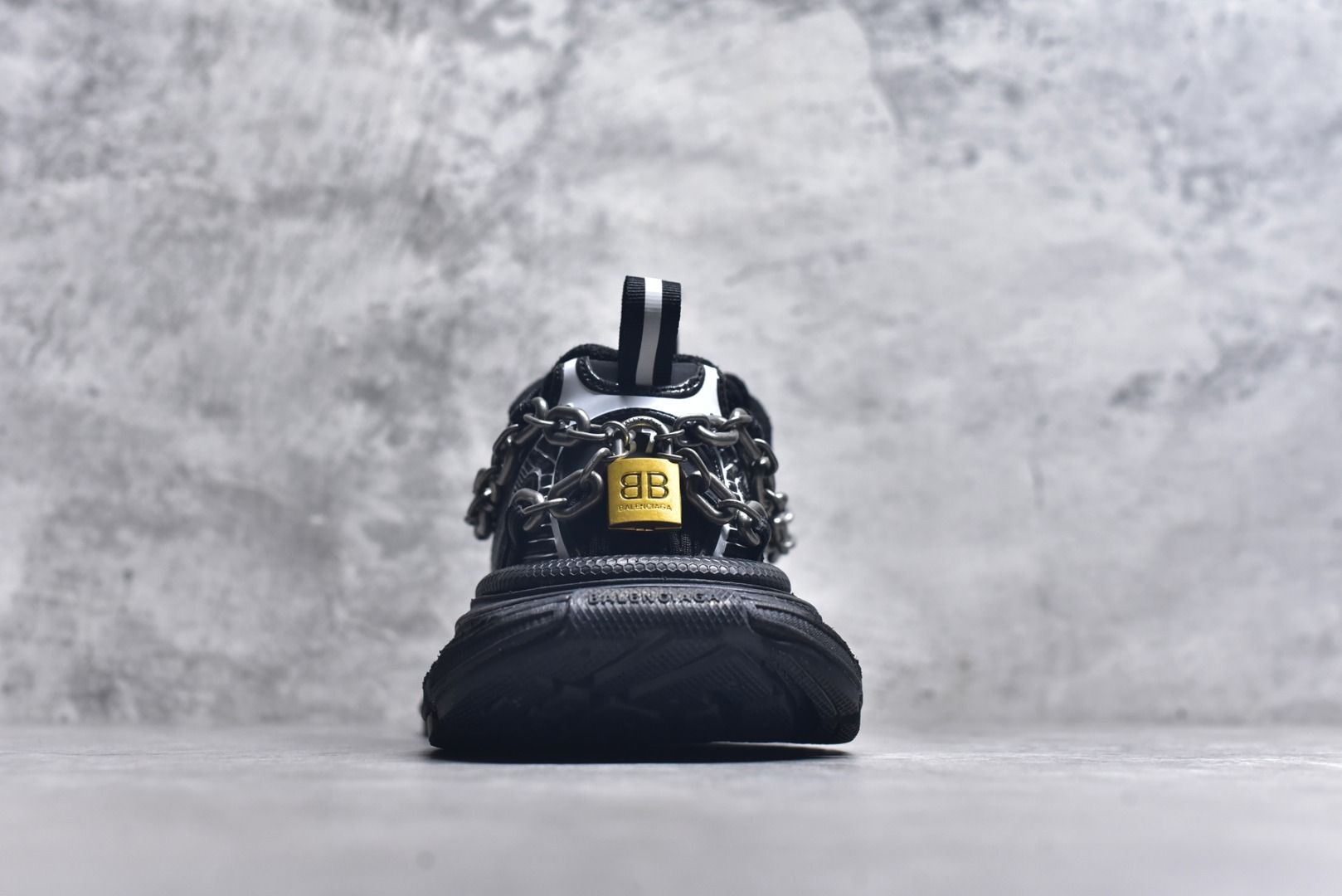 图片[5]-#巴黎世家 工厂优势放货，欢迎合作️ 巴黎10代3XL 4.0链条⛓️同心锁🔒 该有的材料配置、做工工艺和配套配件全部拉满！货量足，放心推，售后少！ 货号：825622 W3XPL 1882 -5 黑银 1882 男女鞋 35 36 37 38 39 40 41 42 43 44 45 46-选品中心