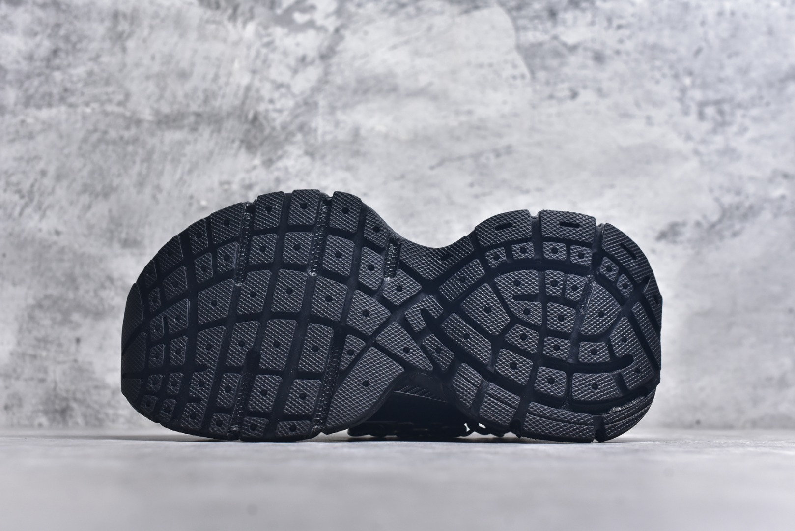 图片[6]-#巴黎世家 工厂优势放货，欢迎合作️ 巴黎10代3XL 4.0链条⛓️同心锁🔒 该有的材料配置、做工工艺和配套配件全部拉满！货量足，放心推，售后少！ 货号：825622 W3XPL 1882 -5 黑银 1882 男女鞋 35 36 37 38 39 40 41 42 43 44 45 46-选品中心