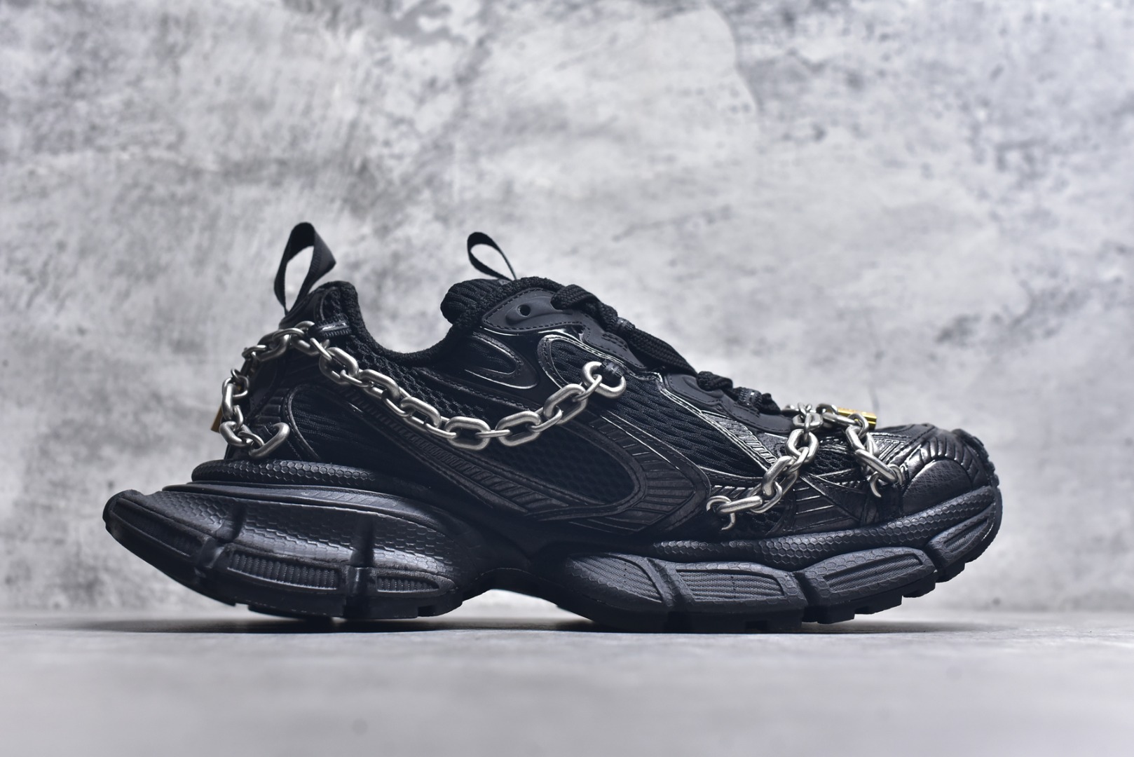 图片[3]-#巴黎世家 工厂优势放货，欢迎合作️ 巴黎10代3XL 4.0链条⛓️同心锁🔒 该有的材料配置、做工工艺和配套配件全部拉满！货量足，放心推，售后少！ 货号：825623 W3XPL 0120 黑色 0120 男女鞋 35 36 37 38 39 40 41 42 43 44 45 46-选品中心