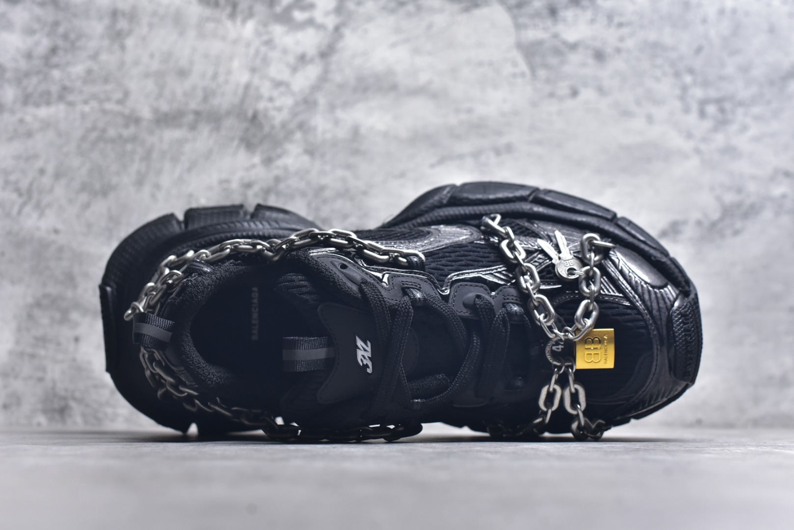 图片[4]-#巴黎世家 工厂优势放货，欢迎合作️ 巴黎10代3XL 4.0链条⛓️同心锁🔒 该有的材料配置、做工工艺和配套配件全部拉满！货量足，放心推，售后少！ 货号：825623 W3XPL 0120 黑色 0120 男女鞋 35 36 37 38 39 40 41 42 43 44 45 46-选品中心