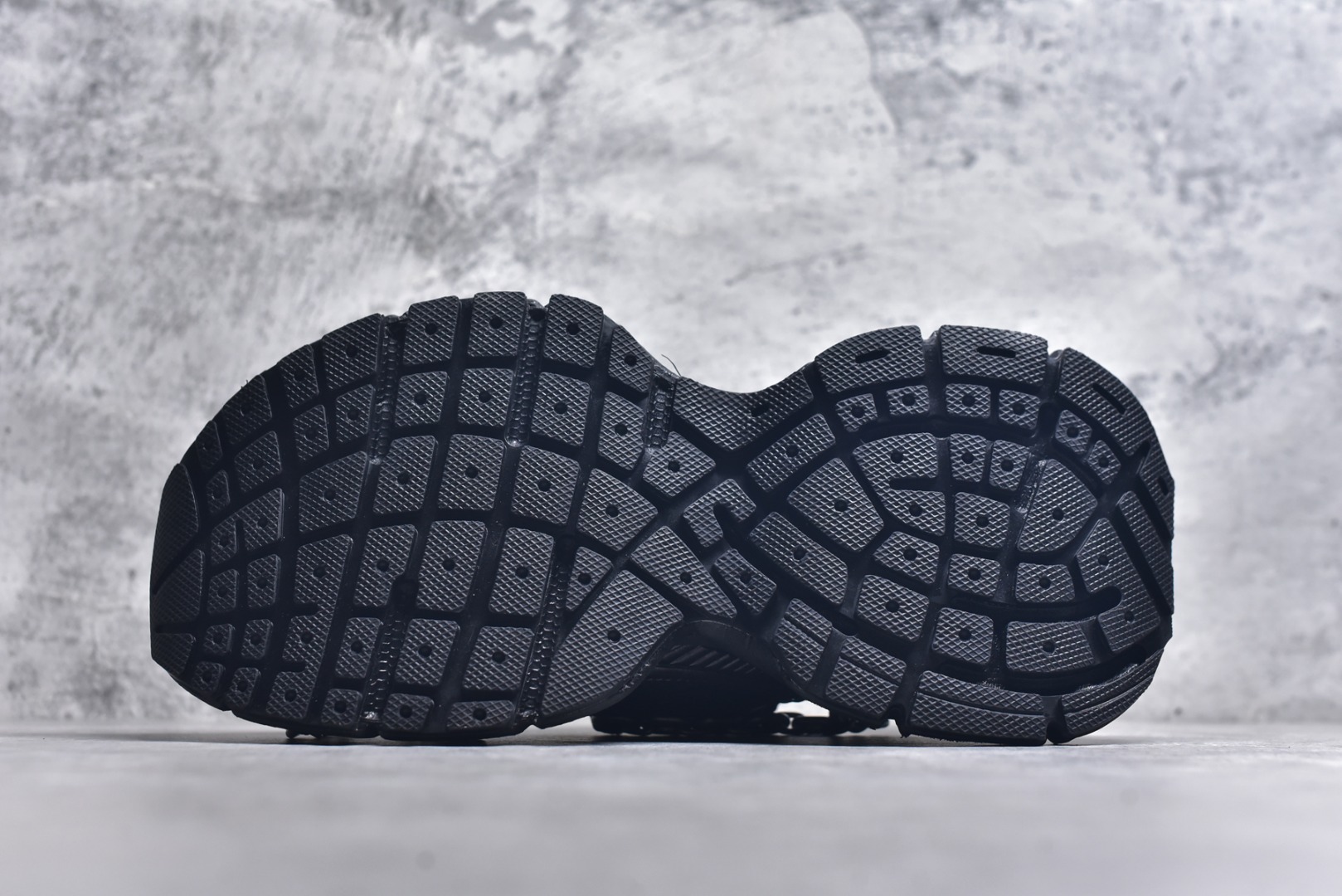 图片[6]-#巴黎世家 工厂优势放货，欢迎合作️ 巴黎10代3XL 4.0链条⛓️同心锁🔒 该有的材料配置、做工工艺和配套配件全部拉满！货量足，放心推，售后少！ 货号：825623 W3XPL 0120 黑色 0120 男女鞋 35 36 37 38 39 40 41 42 43 44 45 46-选品中心