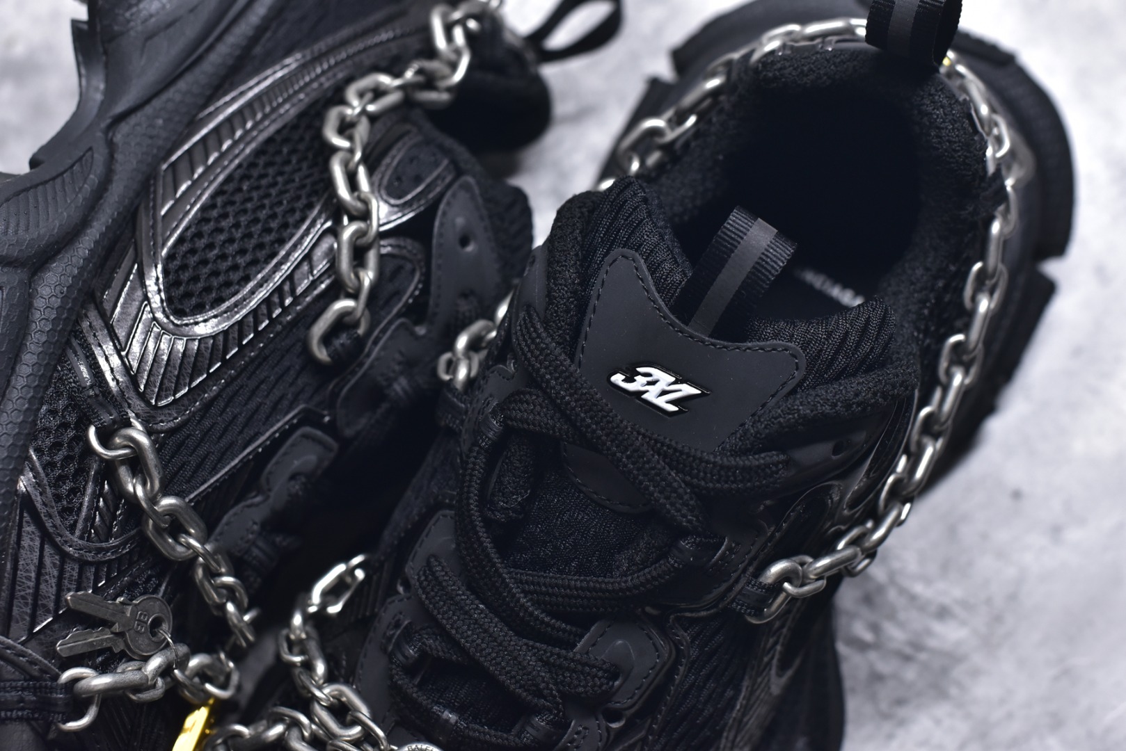 图片[9]-#巴黎世家 工厂优势放货，欢迎合作️ 巴黎10代3XL 4.0链条⛓️同心锁🔒 该有的材料配置、做工工艺和配套配件全部拉满！货量足，放心推，售后少！ 货号：825623 W3XPL 0120 黑色 0120 男女鞋 35 36 37 38 39 40 41 42 43 44 45 46-选品中心