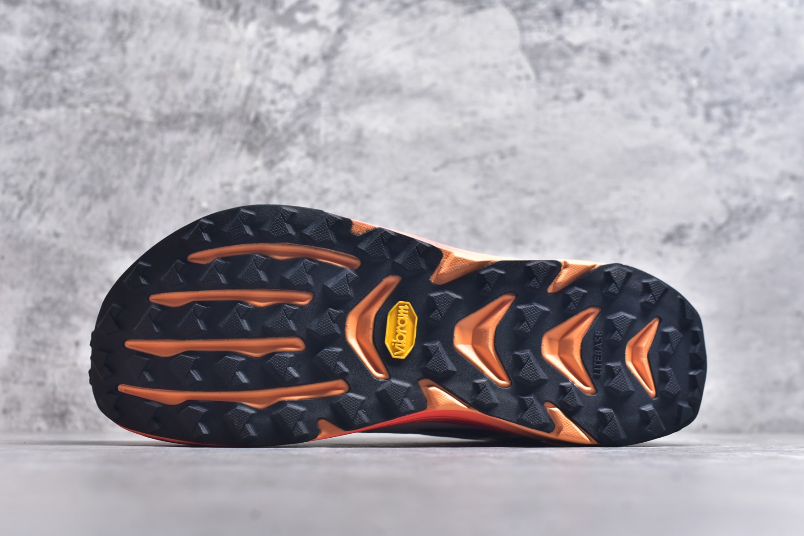 图片[6]-#Altra奥创 M OLYMPUS 6 缓震回弹轻量跑鞋减震透气跑鞋 美国专业跑鞋品牌，国内越野跑市场占有量前三 全掌碳板 高科技大底 采用MaxTrac™中底+Vibram®Megagrip外底，适合长距离越野跑。Altra标志性的FootShape™宽鞋头，适合宽脚或需要脚趾自然舒展的跑者。Vibram®大底提供超强抓地力，适应泥地、碎石、湿滑路面。GaiterTrap™鞋面设计，防止碎石进入。 尺码： 39-46-选品中心