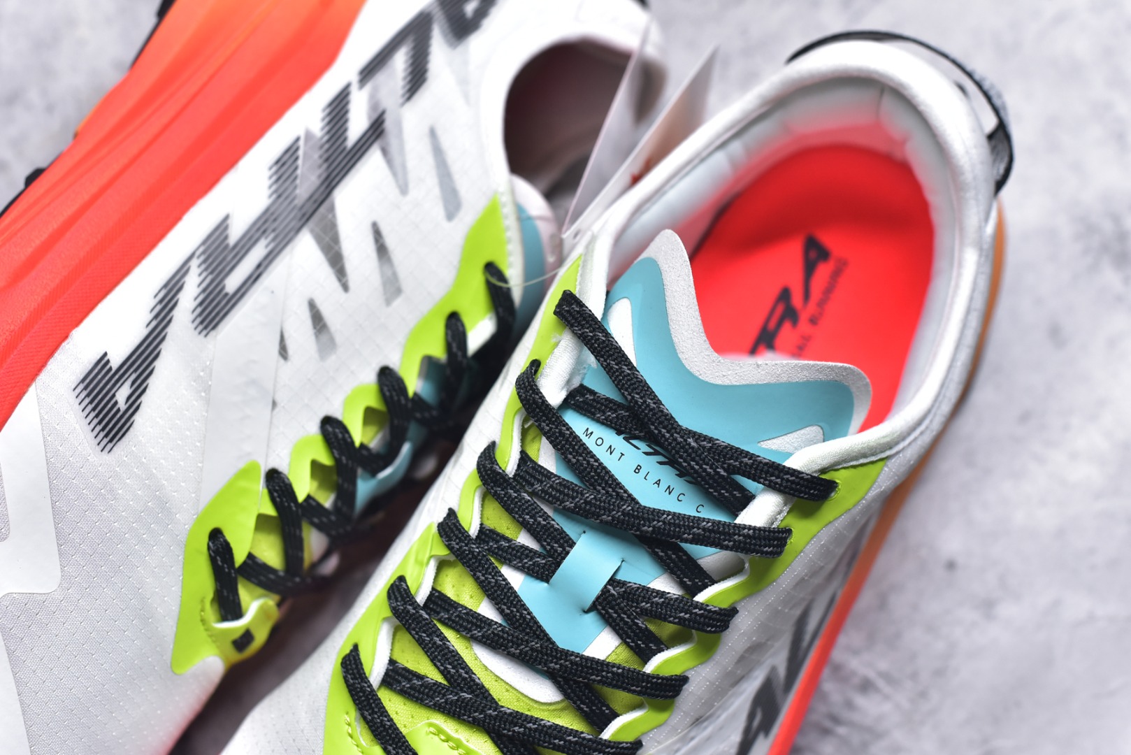 图片[9]-#Altra奥创 M OLYMPUS 6 缓震回弹轻量跑鞋减震透气跑鞋 美国专业跑鞋品牌，国内越野跑市场占有量前三 全掌碳板 高科技大底 采用MaxTrac™中底+Vibram®Megagrip外底，适合长距离越野跑。Altra标志性的FootShape™宽鞋头，适合宽脚或需要脚趾自然舒展的跑者。Vibram®大底提供超强抓地力，适应泥地、碎石、湿滑路面。GaiterTrap™鞋面设计，防止碎石进入。 尺码： 39-46-选品中心