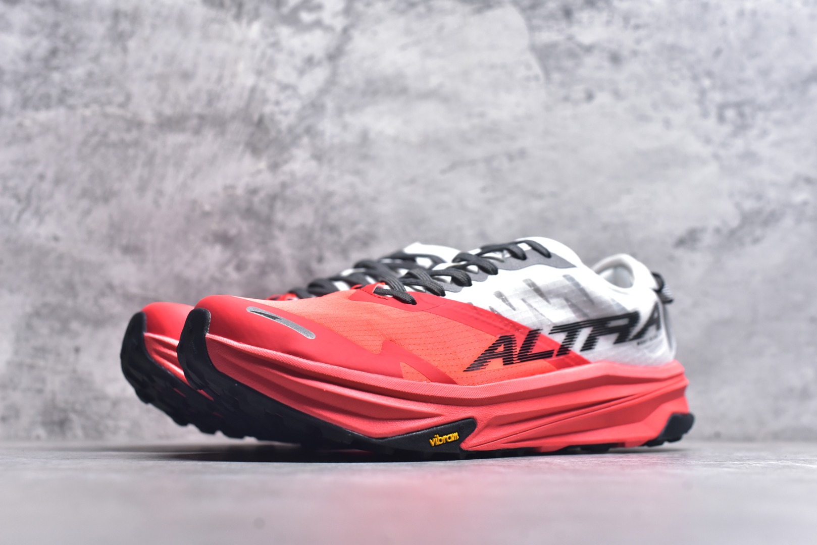 图片[2]-#Altra奥创 M OLYMPUS 6 缓震回弹轻量跑鞋减震透气跑鞋 美国专业跑鞋品牌，国内越野跑市场占有量前三 全掌碳板 高科技大底 采用MaxTrac™中底+Vibram®Megagrip外底，适合长距离越野跑。Altra标志性的FootShape™宽鞋头，适合宽脚或需要脚趾自然舒展的跑者。Vibram®大底提供超强抓地力，适应泥地、碎石、湿滑路面。GaiterTrap™鞋面设计，防止碎石进入。 尺码： 39-46-选品中心