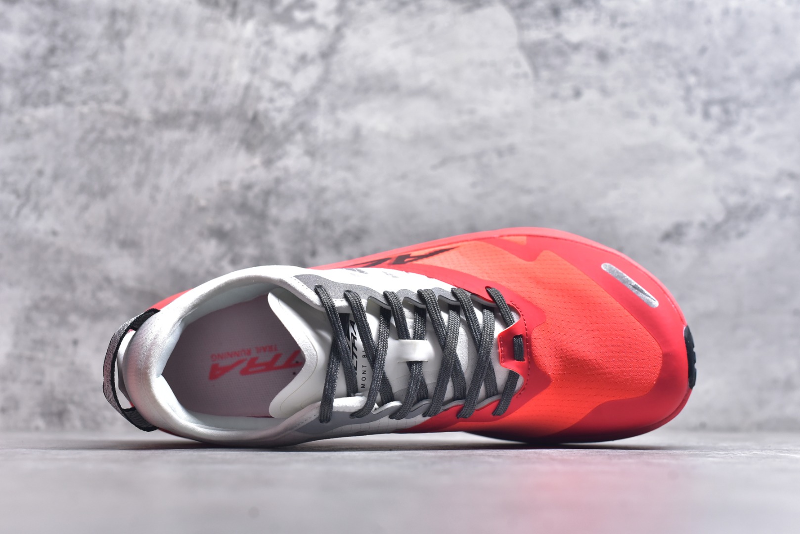 图片[4]-#Altra奥创 M OLYMPUS 6 缓震回弹轻量跑鞋减震透气跑鞋 美国专业跑鞋品牌，国内越野跑市场占有量前三 全掌碳板 高科技大底 采用MaxTrac™中底+Vibram®Megagrip外底，适合长距离越野跑。Altra标志性的FootShape™宽鞋头，适合宽脚或需要脚趾自然舒展的跑者。Vibram®大底提供超强抓地力，适应泥地、碎石、湿滑路面。GaiterTrap™鞋面设计，防止碎石进入。 尺码： 39-46-选品中心