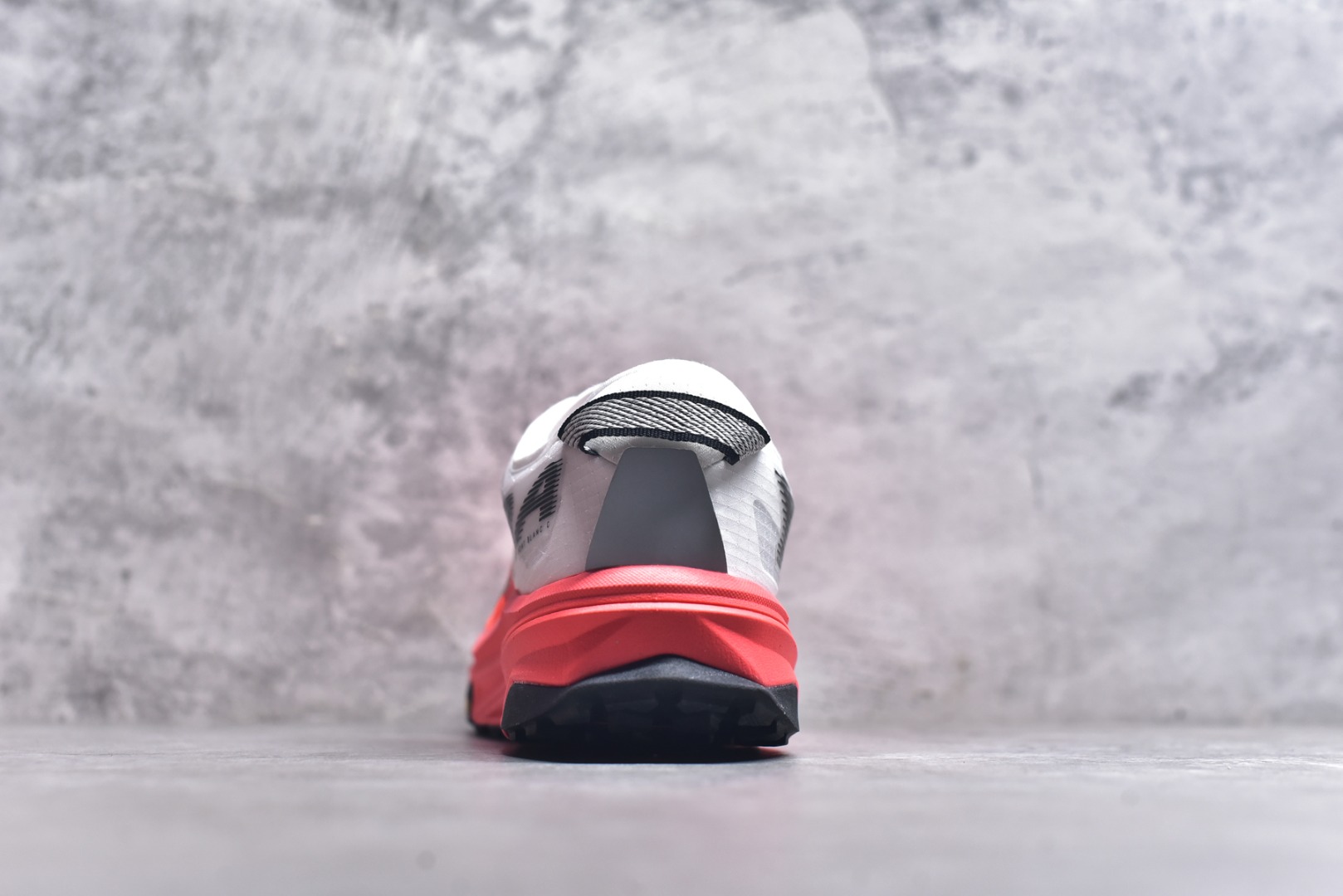 图片[5]-#Altra奥创 M OLYMPUS 6 缓震回弹轻量跑鞋减震透气跑鞋 美国专业跑鞋品牌，国内越野跑市场占有量前三 全掌碳板 高科技大底 采用MaxTrac™中底+Vibram®Megagrip外底，适合长距离越野跑。Altra标志性的FootShape™宽鞋头，适合宽脚或需要脚趾自然舒展的跑者。Vibram®大底提供超强抓地力，适应泥地、碎石、湿滑路面。GaiterTrap™鞋面设计，防止碎石进入。 尺码： 39-46-选品中心