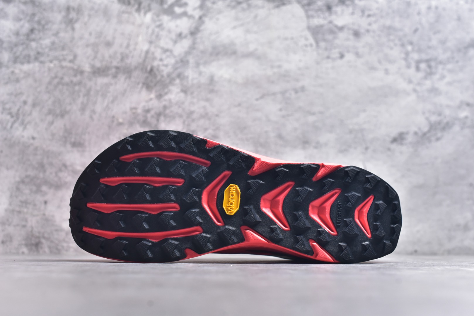 图片[6]-#Altra奥创 M OLYMPUS 6 缓震回弹轻量跑鞋减震透气跑鞋 美国专业跑鞋品牌，国内越野跑市场占有量前三 全掌碳板 高科技大底 采用MaxTrac™中底+Vibram®Megagrip外底，适合长距离越野跑。Altra标志性的FootShape™宽鞋头，适合宽脚或需要脚趾自然舒展的跑者。Vibram®大底提供超强抓地力，适应泥地、碎石、湿滑路面。GaiterTrap™鞋面设计，防止碎石进入。 尺码： 39-46-选品中心