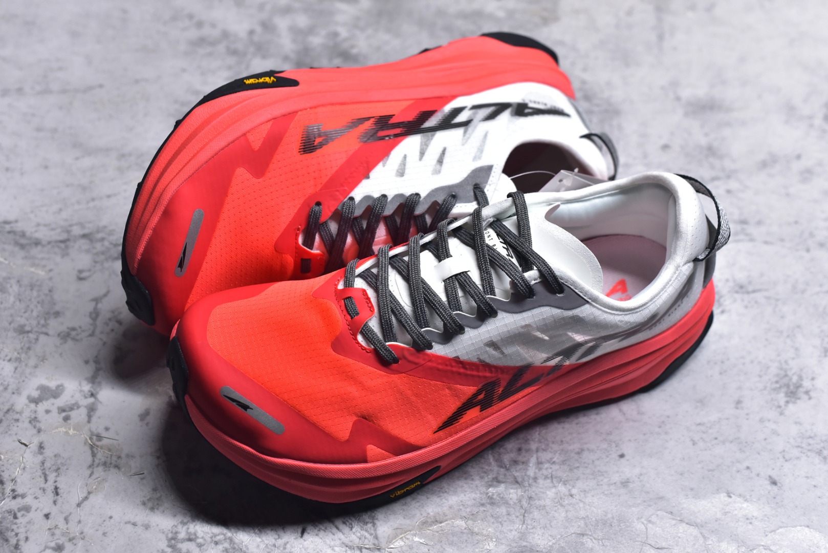 图片[7]-#Altra奥创 M OLYMPUS 6 缓震回弹轻量跑鞋减震透气跑鞋 美国专业跑鞋品牌，国内越野跑市场占有量前三 全掌碳板 高科技大底 采用MaxTrac™中底+Vibram®Megagrip外底，适合长距离越野跑。Altra标志性的FootShape™宽鞋头，适合宽脚或需要脚趾自然舒展的跑者。Vibram®大底提供超强抓地力，适应泥地、碎石、湿滑路面。GaiterTrap™鞋面设计，防止碎石进入。 尺码： 39-46-选品中心