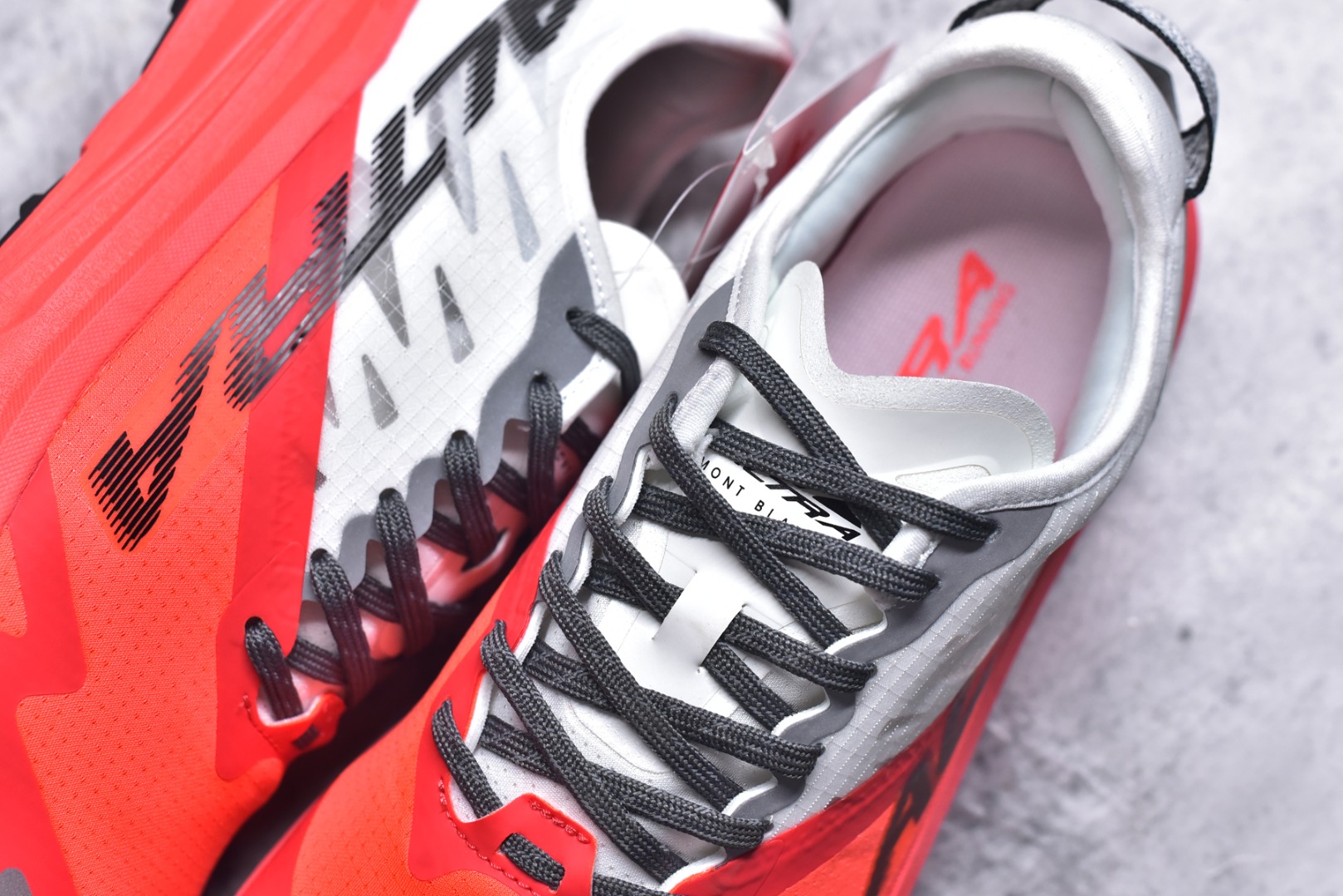 图片[9]-#Altra奥创 M OLYMPUS 6 缓震回弹轻量跑鞋减震透气跑鞋 美国专业跑鞋品牌，国内越野跑市场占有量前三 全掌碳板 高科技大底 采用MaxTrac™中底+Vibram®Megagrip外底，适合长距离越野跑。Altra标志性的FootShape™宽鞋头，适合宽脚或需要脚趾自然舒展的跑者。Vibram®大底提供超强抓地力，适应泥地、碎石、湿滑路面。GaiterTrap™鞋面设计，防止碎石进入。 尺码： 39-46-选品中心