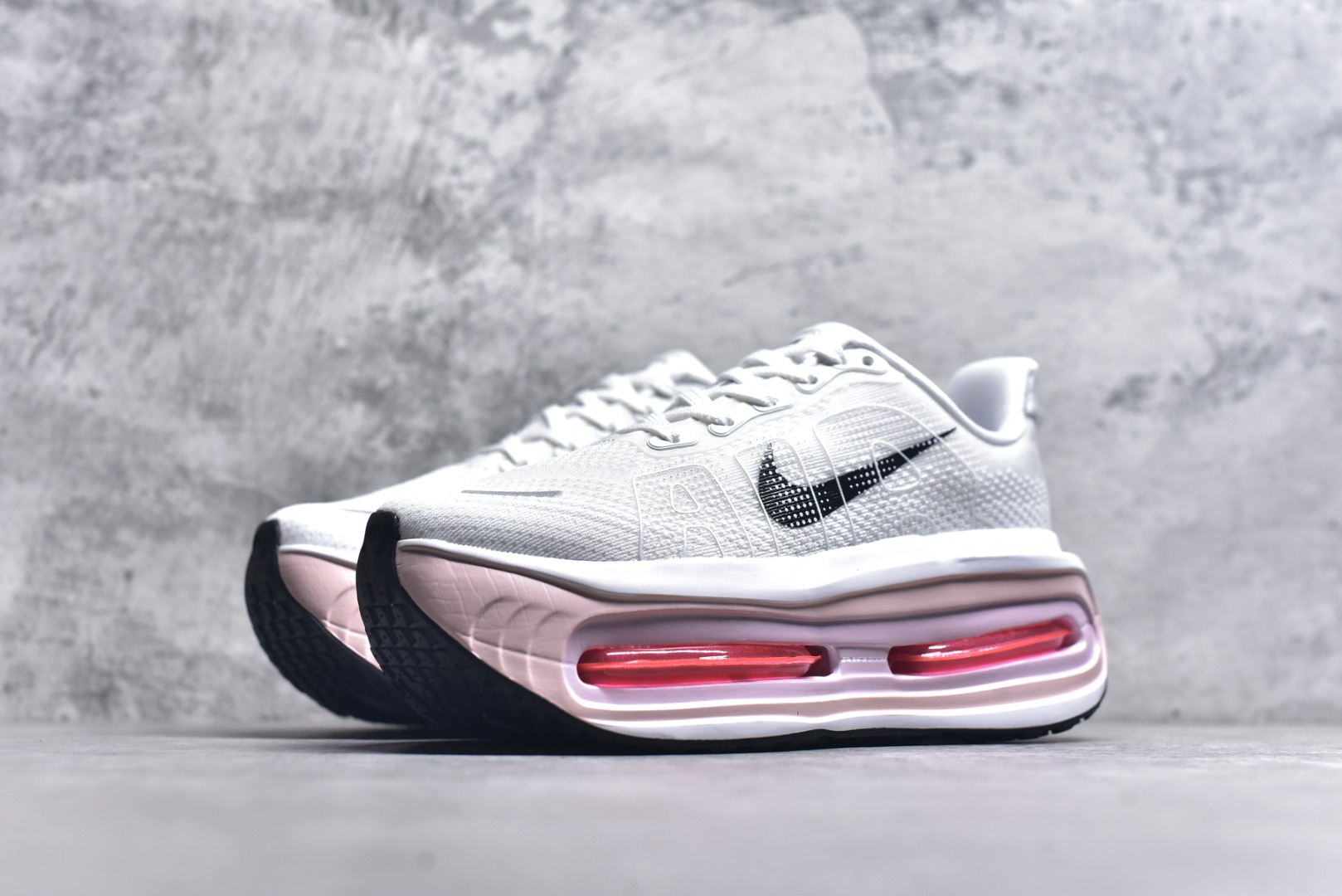 图片[2]-#NK Pegasus Premium 飞马全掌气垫跑步运动鞋 FN8453-020 气垫的究极进化 NIKE 2025S 新王炸 • 在特有Air科技加持下，耐克带来全新Pegasus Premium。这款跑鞋在传承耐克飞马（Pegasus）系列标志性的缓震功能的同时，将首次搭载耐克的塑型可视化Air Zoom气垫单元。• 塑型Air Zoom气垫单元贴合脚部的自然轮廓，帮助跑者在从后跟到脚趾的过渡中能够有效传递力量，带来一种前所未有的轻盈、顺畅回馈体验。中底采用ZoomX泡绵，后跟则使用ReactX泡绵，为跑者提供稳定流畅的推进感。• 塑型可视化Air Zoom气垫单元和精心配置的泡绵组合，让Pegasus Premium成为耐克飞马系列中颇具能量回馈的鞋款。• 全新Pegasus Premium不仅展示了耐克势头强劲的创新周期，证明了其特有的Air科技的强大实力，更体现了耐克倾听和服务运动员的能力。尺码：36 36.5 37.5 38 38.5 39 40 40.5 41 42 42.5 43 44 44.5 45-选品中心