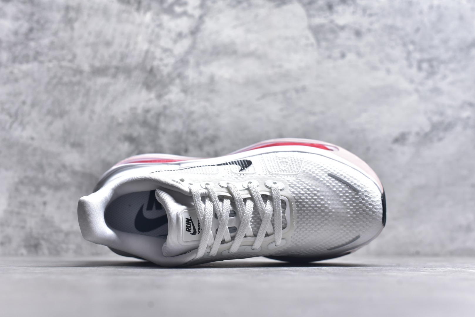 图片[4]-#NK Pegasus Premium 飞马全掌气垫跑步运动鞋 FN8453-020 气垫的究极进化 NIKE 2025S 新王炸 • 在特有Air科技加持下，耐克带来全新Pegasus Premium。这款跑鞋在传承耐克飞马（Pegasus）系列标志性的缓震功能的同时，将首次搭载耐克的塑型可视化Air Zoom气垫单元。• 塑型Air Zoom气垫单元贴合脚部的自然轮廓，帮助跑者在从后跟到脚趾的过渡中能够有效传递力量，带来一种前所未有的轻盈、顺畅回馈体验。中底采用ZoomX泡绵，后跟则使用ReactX泡绵，为跑者提供稳定流畅的推进感。• 塑型可视化Air Zoom气垫单元和精心配置的泡绵组合，让Pegasus Premium成为耐克飞马系列中颇具能量回馈的鞋款。• 全新Pegasus Premium不仅展示了耐克势头强劲的创新周期，证明了其特有的Air科技的强大实力，更体现了耐克倾听和服务运动员的能力。尺码：36 36.5 37.5 38 38.5 39 40 40.5 41 42 42.5 43 44 44.5 45-选品中心