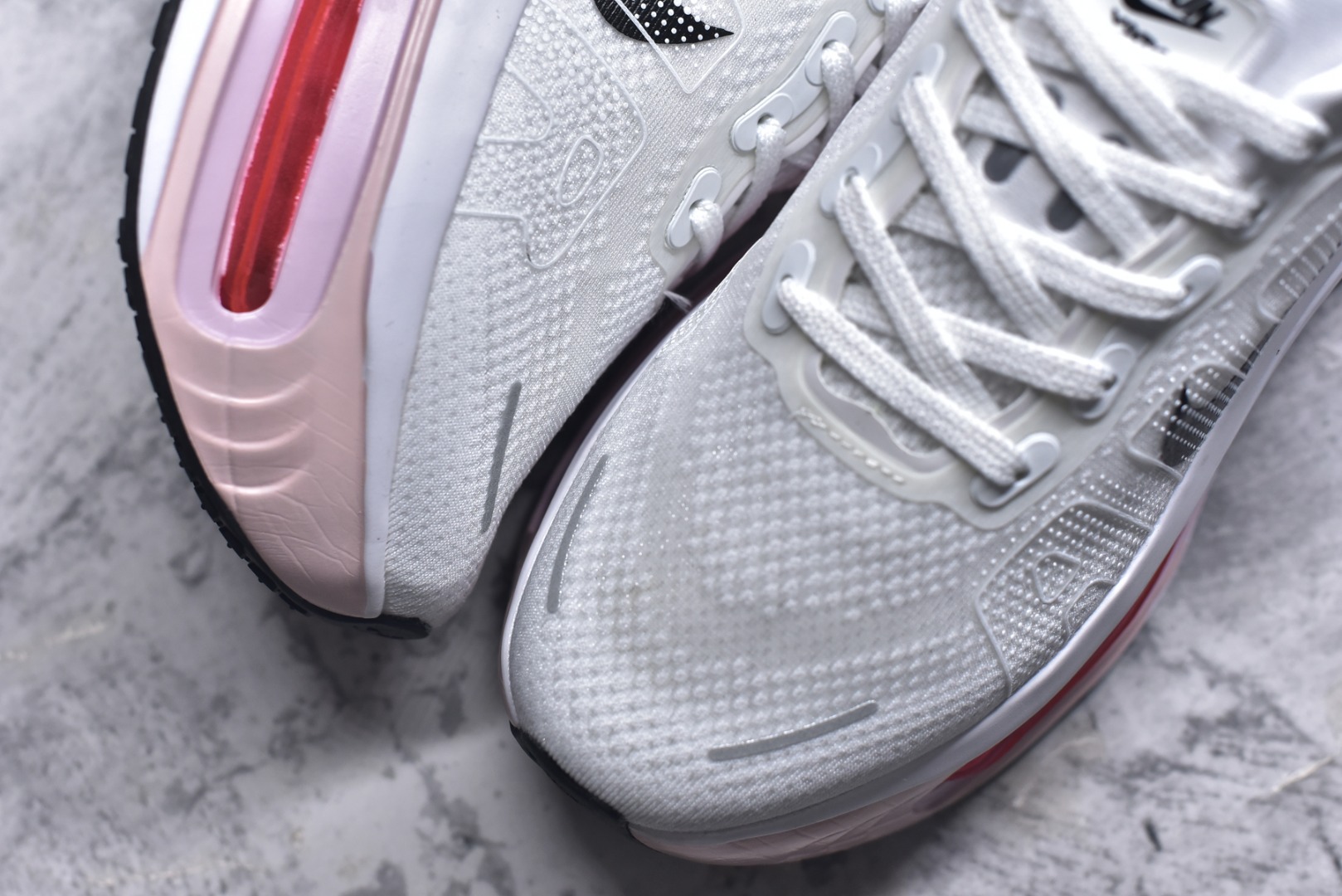 图片[8]-#NK Pegasus Premium 飞马全掌气垫跑步运动鞋 FN8453-020 气垫的究极进化 NIKE 2025S 新王炸 • 在特有Air科技加持下，耐克带来全新Pegasus Premium。这款跑鞋在传承耐克飞马（Pegasus）系列标志性的缓震功能的同时，将首次搭载耐克的塑型可视化Air Zoom气垫单元。• 塑型Air Zoom气垫单元贴合脚部的自然轮廓，帮助跑者在从后跟到脚趾的过渡中能够有效传递力量，带来一种前所未有的轻盈、顺畅回馈体验。中底采用ZoomX泡绵，后跟则使用ReactX泡绵，为跑者提供稳定流畅的推进感。• 塑型可视化Air Zoom气垫单元和精心配置的泡绵组合，让Pegasus Premium成为耐克飞马系列中颇具能量回馈的鞋款。• 全新Pegasus Premium不仅展示了耐克势头强劲的创新周期，证明了其特有的Air科技的强大实力，更体现了耐克倾听和服务运动员的能力。尺码：36 36.5 37.5 38 38.5 39 40 40.5 41 42 42.5 43 44 44.5 45-选品中心