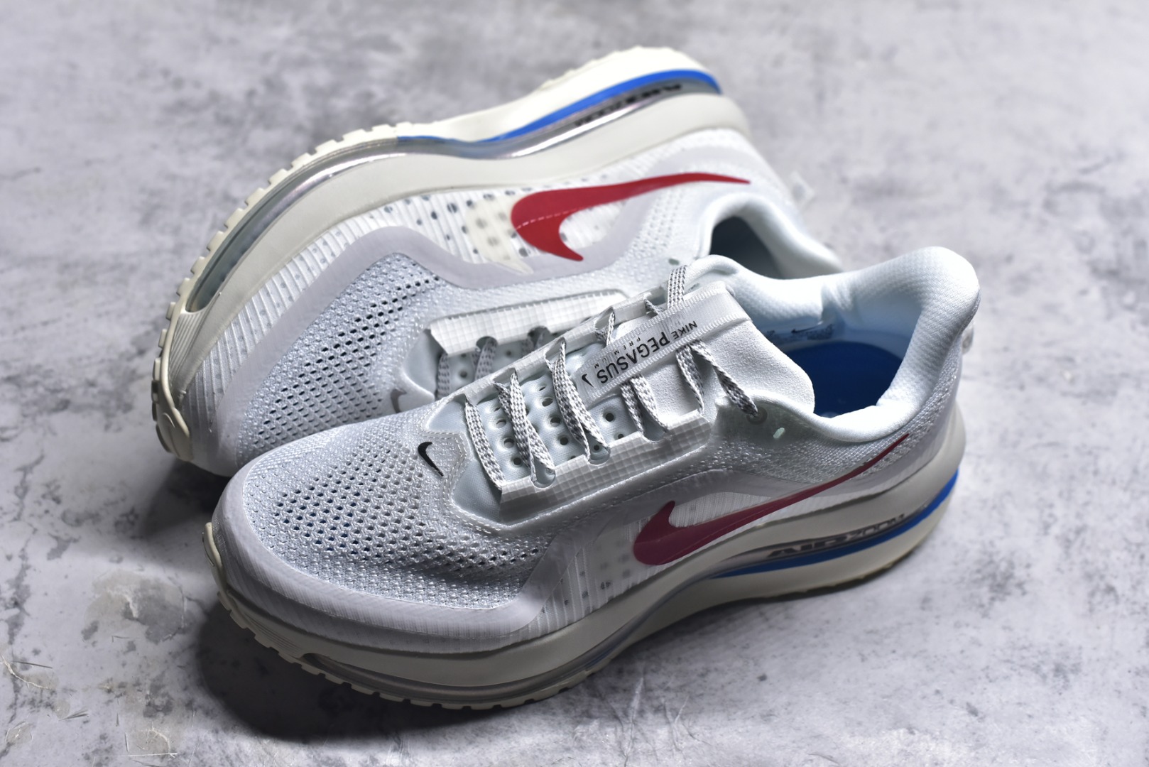 图片[7]-#NK Pegasus Premium 飞马全掌气垫跑步运动鞋 IH7347-111 气垫的究极进化 NIKE 2025S 新王炸 • 在特有Air科技加持下，耐克带来全新Pegasus Premium。这款跑鞋在传承耐克飞马（Pegasus）系列标志性的缓震功能的同时，将首次搭载耐克的塑型可视化Air Zoom气垫单元。• 塑型Air Zoom气垫单元贴合脚部的自然轮廓，帮助跑者在从后跟到脚趾的过渡中能够有效传递力量，带来一种前所未有的轻盈、顺畅回馈体验。中底采用ZoomX泡绵，后跟则使用ReactX泡绵，为跑者提供稳定流畅的推进感。• 塑型可视化Air Zoom气垫单元和精心配置的泡绵组合，让Pegasus Premium成为耐克飞马系列中颇具能量回馈的鞋款。• 全新Pegasus Premium不仅展示了耐克势头强劲的创新周期，证明了其特有的Air科技的强大实力，更体现了耐克倾听和服务运动员的能力。尺码：36 36.5 37.5 38 38.5 39 40 40.5 41 42 42.5 43 44 44.5 45-选品中心