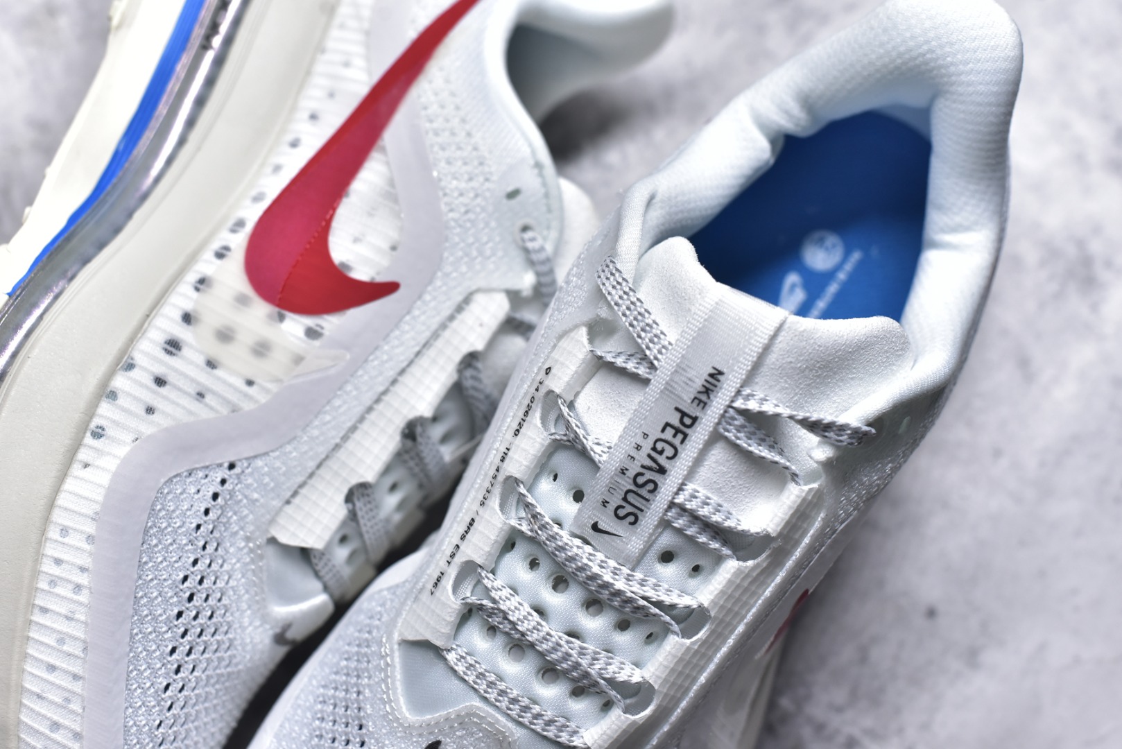 图片[9]-#NK Pegasus Premium 飞马全掌气垫跑步运动鞋 IH7347-111 气垫的究极进化 NIKE 2025S 新王炸 • 在特有Air科技加持下，耐克带来全新Pegasus Premium。这款跑鞋在传承耐克飞马（Pegasus）系列标志性的缓震功能的同时，将首次搭载耐克的塑型可视化Air Zoom气垫单元。• 塑型Air Zoom气垫单元贴合脚部的自然轮廓，帮助跑者在从后跟到脚趾的过渡中能够有效传递力量，带来一种前所未有的轻盈、顺畅回馈体验。中底采用ZoomX泡绵，后跟则使用ReactX泡绵，为跑者提供稳定流畅的推进感。• 塑型可视化Air Zoom气垫单元和精心配置的泡绵组合，让Pegasus Premium成为耐克飞马系列中颇具能量回馈的鞋款。• 全新Pegasus Premium不仅展示了耐克势头强劲的创新周期，证明了其特有的Air科技的强大实力，更体现了耐克倾听和服务运动员的能力。尺码：36 36.5 37.5 38 38.5 39 40 40.5 41 42 42.5 43 44 44.5 45-选品中心