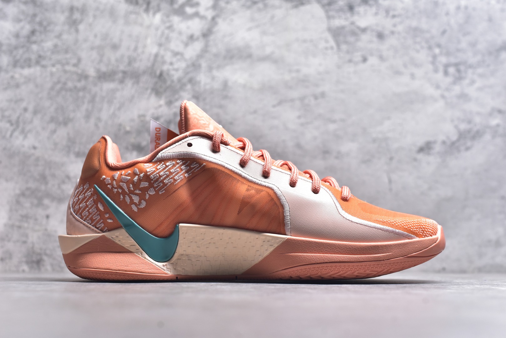 图片[3]-#Max/灭世 NK Sabrina 2 萨布丽娜二代签名减震防滑低帮篮球鞋 FZ1517-801 革新登场🌪🔝颠覆革新出货️缓震配置独家革新！实战属性直接拉满👊🏻实战天花板上限再度提升！实战亲测-性能体验吊打国产同价位鞋款 ⚫️前掌扇形zoom➕增配中足抗扭片➕增配后掌马蹄ZOOM气垫（正品仅配置前掌扇形zoom） 完美解决 正品抗扭不足问题 ⚫️采用科比5代鞋楦以及龙骨数据打造！前后落差仅6mm！小科5实至名归！ ⚫️鞋身➕鞋头增配高频补强层，提升鞋头以及脚踝支撑性 ⚫️鞋垫采用高弹缓震垫材质-磨合一场直接贴合脚型☑️ ⚫️外底加厚2mm，升级止滑配方，磨合一次，抓地原地起飞 后卫旗舰有且只在灭世纯原（支持市场任意货品正面PK） 真材实料，肉眼可见！革新升级绝非空穴来风！灭世纯原内外兼修，用态度诠释最强实战货品👊🏻 尺码：39-46（尺码建议：标准亚洲楦 无需大半码）-选品中心