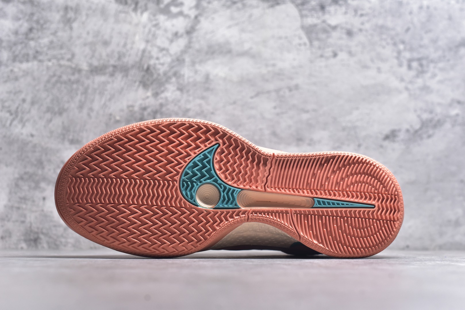 图片[6]-#Max/灭世 NK Sabrina 2 萨布丽娜二代签名减震防滑低帮篮球鞋 FZ1517-801 革新登场🌪🔝颠覆革新出货️缓震配置独家革新！实战属性直接拉满👊🏻实战天花板上限再度提升！实战亲测-性能体验吊打国产同价位鞋款 ⚫️前掌扇形zoom➕增配中足抗扭片➕增配后掌马蹄ZOOM气垫（正品仅配置前掌扇形zoom） 完美解决 正品抗扭不足问题 ⚫️采用科比5代鞋楦以及龙骨数据打造！前后落差仅6mm！小科5实至名归！ ⚫️鞋身➕鞋头增配高频补强层，提升鞋头以及脚踝支撑性 ⚫️鞋垫采用高弹缓震垫材质-磨合一场直接贴合脚型☑️ ⚫️外底加厚2mm，升级止滑配方，磨合一次，抓地原地起飞 后卫旗舰有且只在灭世纯原（支持市场任意货品正面PK） 真材实料，肉眼可见！革新升级绝非空穴来风！灭世纯原内外兼修，用态度诠释最强实战货品👊🏻 尺码：39-46（尺码建议：标准亚洲楦 无需大半码）-选品中心