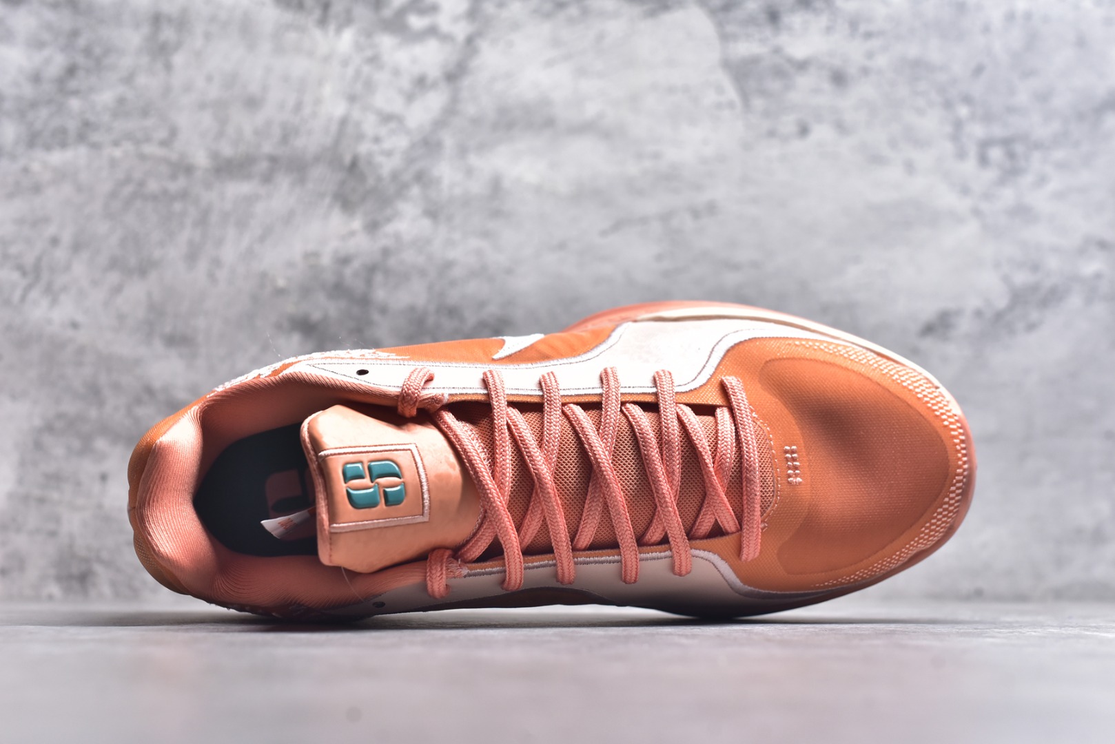 图片[4]-#Max/灭世 NK Sabrina 2 萨布丽娜二代签名减震防滑低帮篮球鞋 FZ1517-801 革新登场🌪🔝颠覆革新出货️缓震配置独家革新！实战属性直接拉满👊🏻实战天花板上限再度提升！实战亲测-性能体验吊打国产同价位鞋款 ⚫️前掌扇形zoom➕增配中足抗扭片➕增配后掌马蹄ZOOM气垫（正品仅配置前掌扇形zoom） 完美解决 正品抗扭不足问题 ⚫️采用科比5代鞋楦以及龙骨数据打造！前后落差仅6mm！小科5实至名归！ ⚫️鞋身➕鞋头增配高频补强层，提升鞋头以及脚踝支撑性 ⚫️鞋垫采用高弹缓震垫材质-磨合一场直接贴合脚型☑️ ⚫️外底加厚2mm，升级止滑配方，磨合一次，抓地原地起飞 后卫旗舰有且只在灭世纯原（支持市场任意货品正面PK） 真材实料，肉眼可见！革新升级绝非空穴来风！灭世纯原内外兼修，用态度诠释最强实战货品👊🏻 尺码：39-46（尺码建议：标准亚洲楦 无需大半码）-选品中心