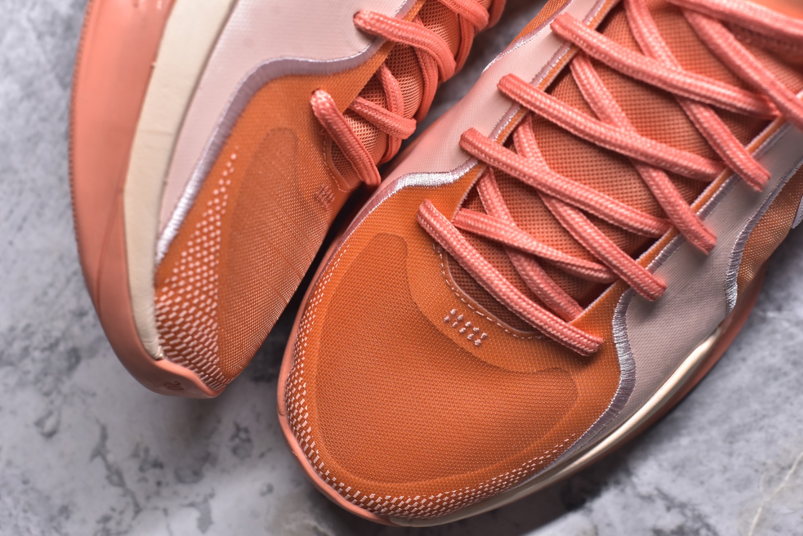 图片[8]-#Max/灭世 NK Sabrina 2 萨布丽娜二代签名减震防滑低帮篮球鞋 FZ1517-801 革新登场🌪🔝颠覆革新出货️缓震配置独家革新！实战属性直接拉满👊🏻实战天花板上限再度提升！实战亲测-性能体验吊打国产同价位鞋款 ⚫️前掌扇形zoom➕增配中足抗扭片➕增配后掌马蹄ZOOM气垫（正品仅配置前掌扇形zoom） 完美解决 正品抗扭不足问题 ⚫️采用科比5代鞋楦以及龙骨数据打造！前后落差仅6mm！小科5实至名归！ ⚫️鞋身➕鞋头增配高频补强层，提升鞋头以及脚踝支撑性 ⚫️鞋垫采用高弹缓震垫材质-磨合一场直接贴合脚型☑️ ⚫️外底加厚2mm，升级止滑配方，磨合一次，抓地原地起飞 后卫旗舰有且只在灭世纯原（支持市场任意货品正面PK） 真材实料，肉眼可见！革新升级绝非空穴来风！灭世纯原内外兼修，用态度诠释最强实战货品👊🏻 尺码：39-46（尺码建议：标准亚洲楦 无需大半码）-选品中心