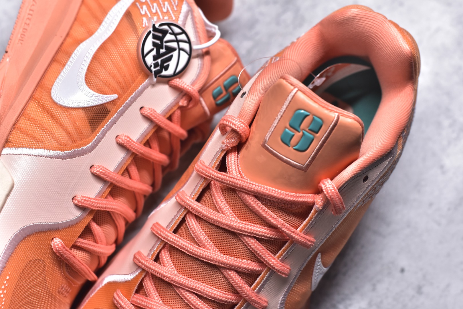 图片[9]-#Max/灭世 NK Sabrina 2 萨布丽娜二代签名减震防滑低帮篮球鞋 FZ1517-801 革新登场🌪🔝颠覆革新出货️缓震配置独家革新！实战属性直接拉满👊🏻实战天花板上限再度提升！实战亲测-性能体验吊打国产同价位鞋款 ⚫️前掌扇形zoom➕增配中足抗扭片➕增配后掌马蹄ZOOM气垫（正品仅配置前掌扇形zoom） 完美解决 正品抗扭不足问题 ⚫️采用科比5代鞋楦以及龙骨数据打造！前后落差仅6mm！小科5实至名归！ ⚫️鞋身➕鞋头增配高频补强层，提升鞋头以及脚踝支撑性 ⚫️鞋垫采用高弹缓震垫材质-磨合一场直接贴合脚型☑️ ⚫️外底加厚2mm，升级止滑配方，磨合一次，抓地原地起飞 后卫旗舰有且只在灭世纯原（支持市场任意货品正面PK） 真材实料，肉眼可见！革新升级绝非空穴来风！灭世纯原内外兼修，用态度诠释最强实战货品👊🏻 尺码：39-46（尺码建议：标准亚洲楦 无需大半码）-选品中心