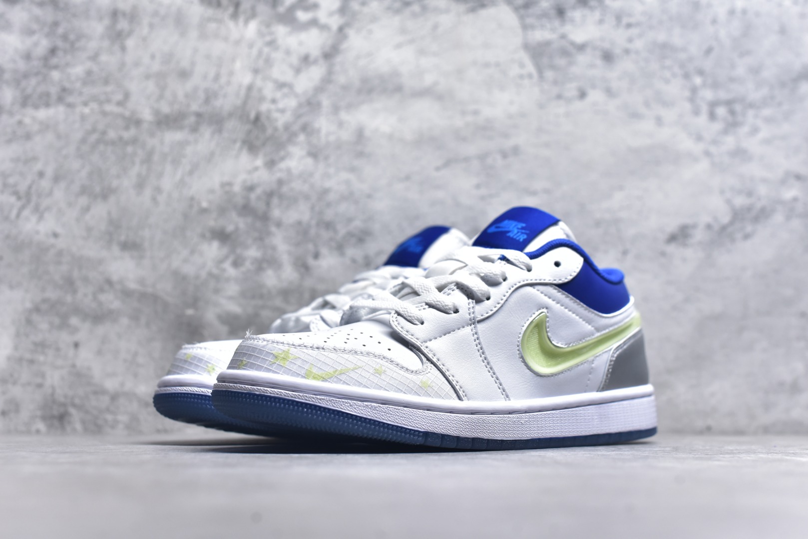 图片[2]-#Air Jordan AJ1 Low 低帮 HJ9955-100 全新流水线出品 DT版本唯一平替选择 市场第二梯队最强版 全部原鞋开发 原楦原纸板开发 全鞋电脑针车 原厂内置全掌气垫 原盒内在原标 唯一Zp原版鞋带绑法 免检产品 全新2022版型 全头层皮料 完美零毛边处理 原厂配置全掌气垫 价格定位良心 几十个配色陆续出货 实拍调校N版已经零色差零失真 百分百还原实物色彩所见即所得 不存在货不对板色差等低级问题 选购参考实物拍摄 不混卖不参货 只用心做好货严格选品 承诺混一赔十 尺码：36 36.5 37.5 38 38.5 39 40 40.5 41 42 42.5 43 44 44.5 45-选品中心