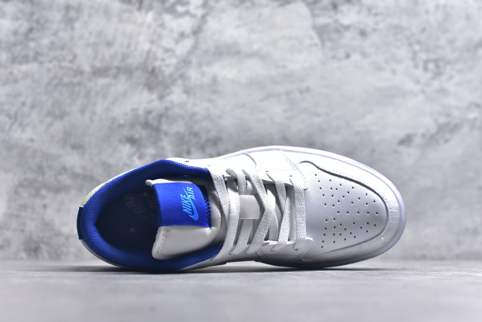 图片[4]-#Air Jordan AJ1 Low 低帮 HJ9955-100 全新流水线出品 DT版本唯一平替选择 市场第二梯队最强版 全部原鞋开发 原楦原纸板开发 全鞋电脑针车 原厂内置全掌气垫 原盒内在原标 唯一Zp原版鞋带绑法 免检产品 全新2022版型 全头层皮料 完美零毛边处理 原厂配置全掌气垫 价格定位良心 几十个配色陆续出货 实拍调校N版已经零色差零失真 百分百还原实物色彩所见即所得 不存在货不对板色差等低级问题 选购参考实物拍摄 不混卖不参货 只用心做好货严格选品 承诺混一赔十 尺码：36 36.5 37.5 38 38.5 39 40 40.5 41 42 42.5 43 44 44.5 45-选品中心